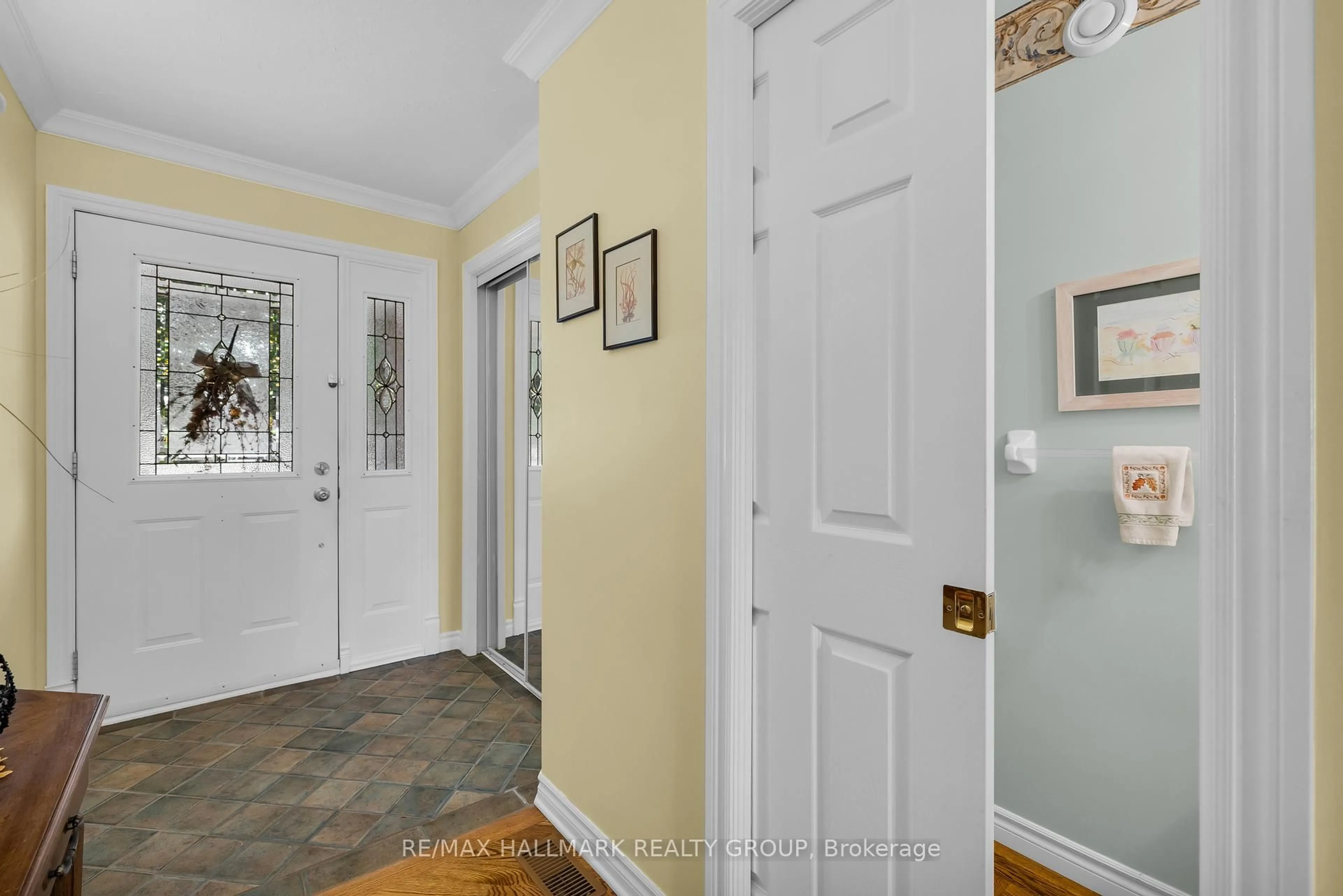 Indoor entryway for 231 Beley St, Brockville Ontario K6V 7J7