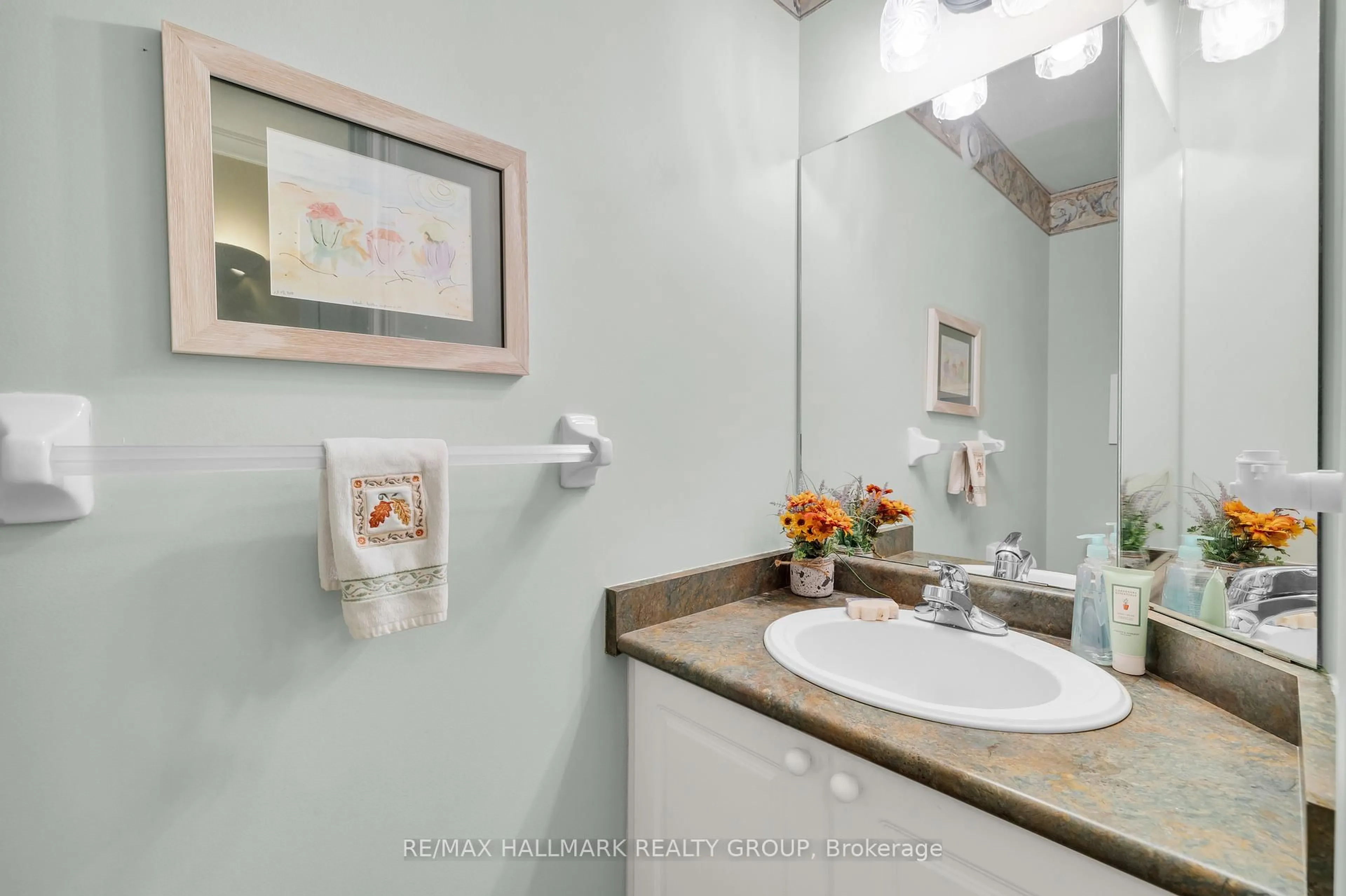 Standard bathroom, ceramic/tile floor for 231 Beley St, Brockville Ontario K6V 7J7