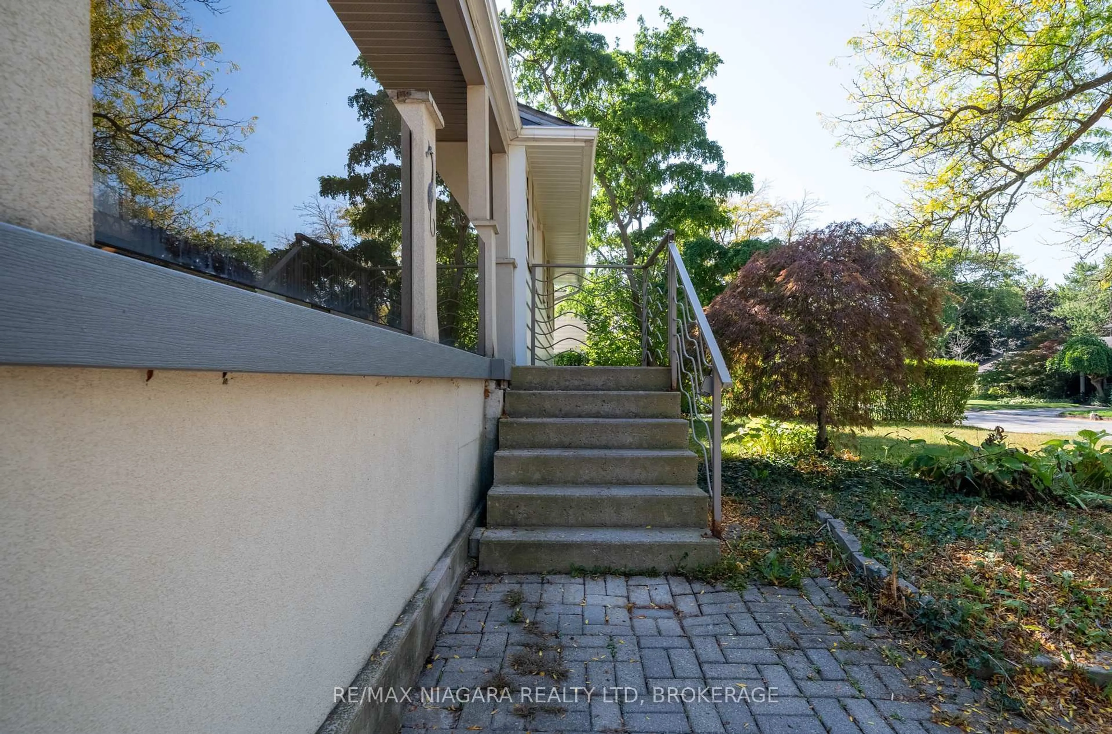Unknown for 107 VILLAGE Rd, St. Catharines Ontario L2T 3C3