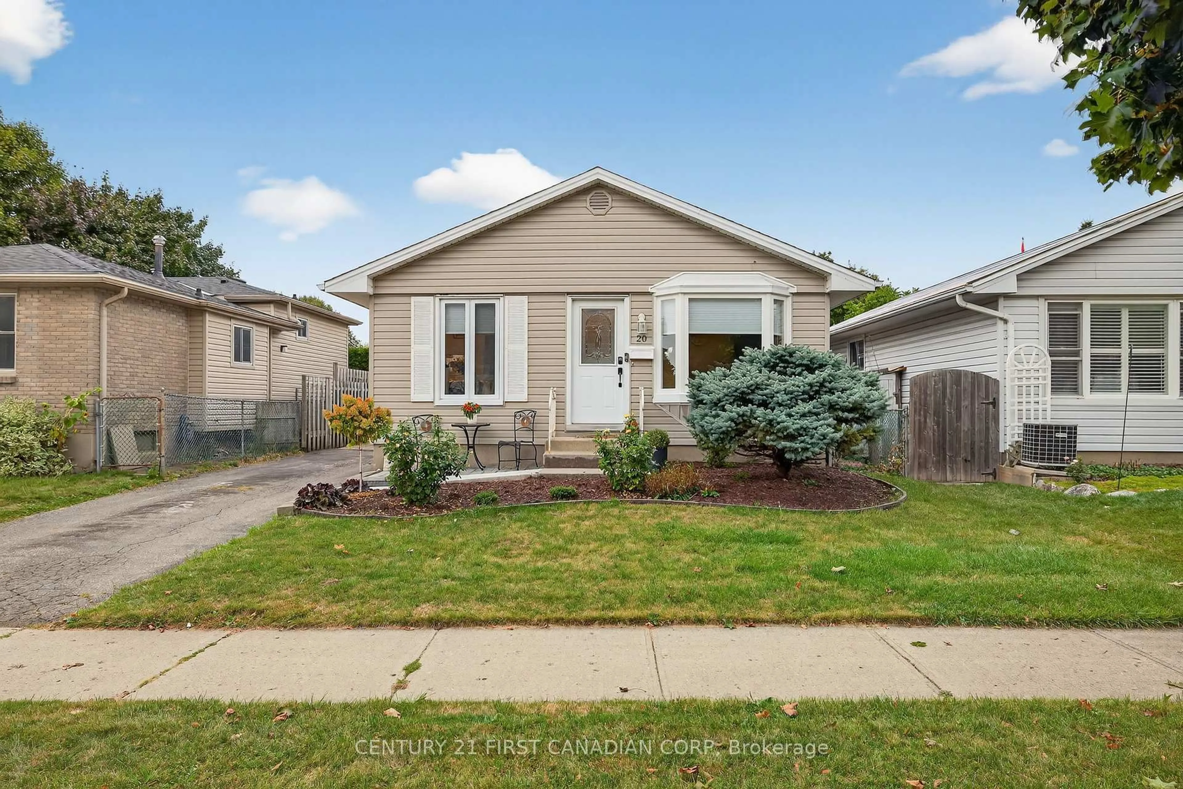 Home with vinyl exterior material, street for 20 Ashbury Ave, London South Ontario N6E 1S8