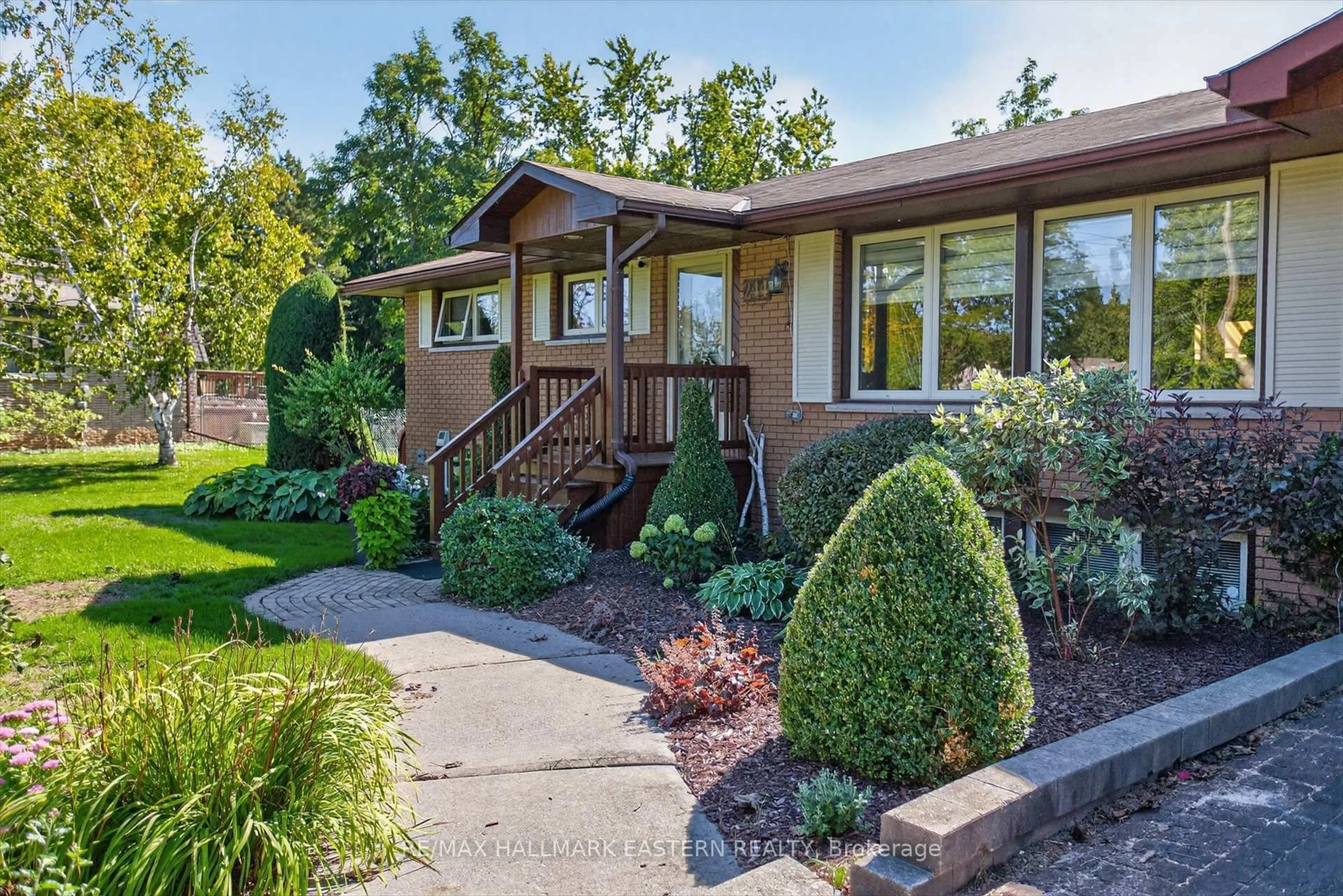 Home with vinyl exterior material, unknown for 244 Patricia Cres, Selwyn Ontario K9J 0C7