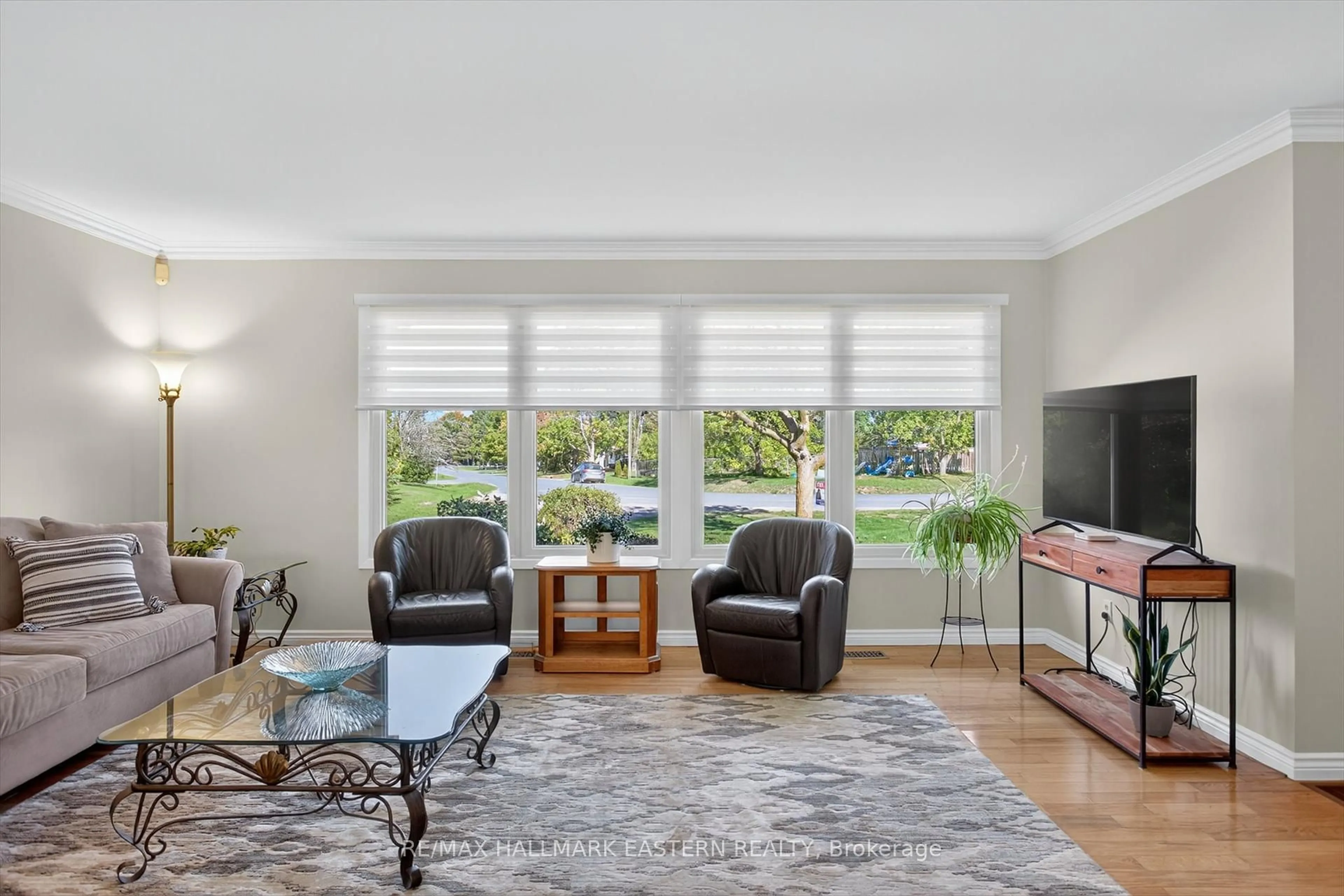 Living room with furniture, unknown for 244 Patricia Cres, Selwyn Ontario K9J 0C7