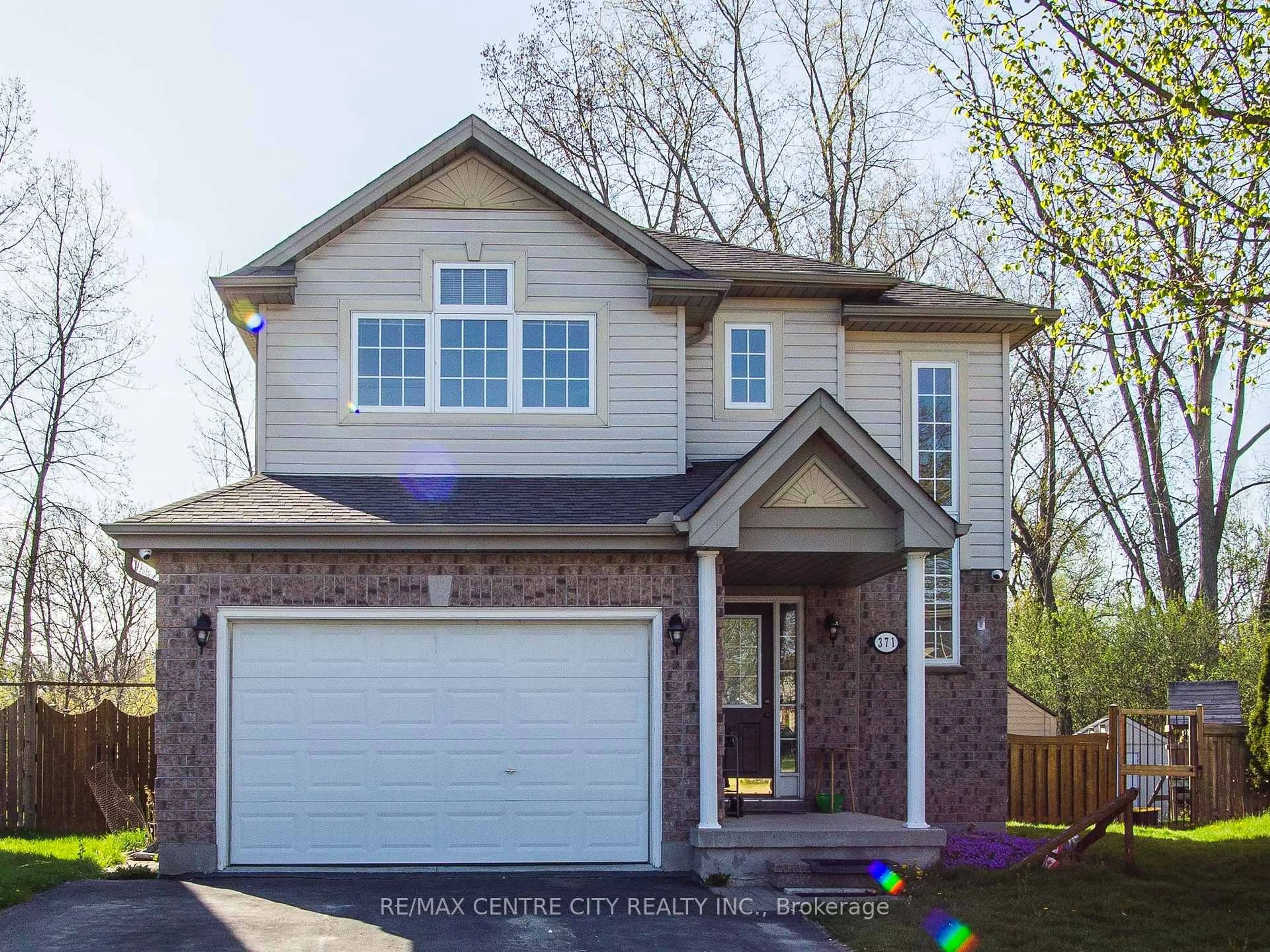 Home with brick exterior material, street for 371 RIDGEVIEW Crt, London East Ontario N5Y 6H7