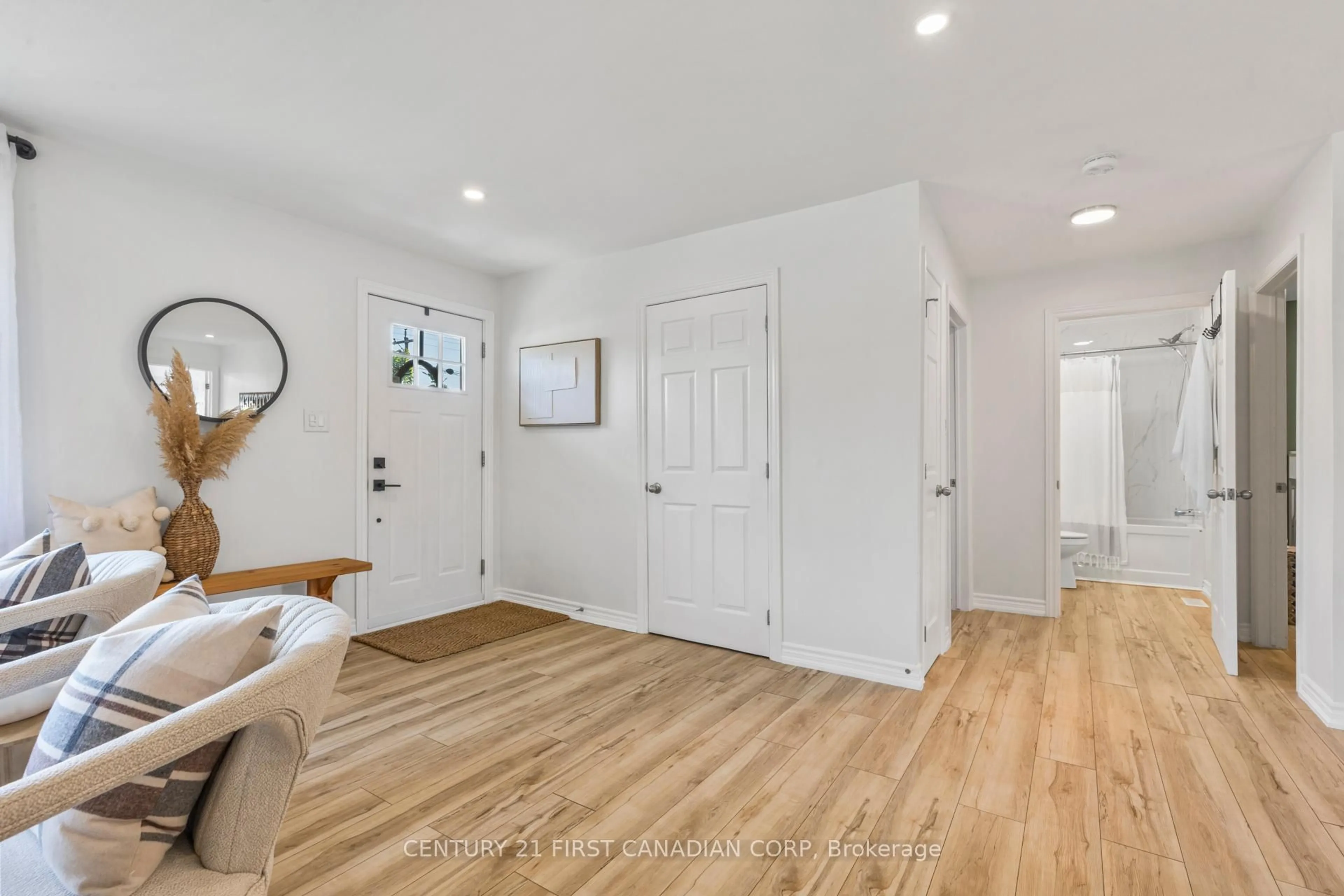 Indoor entryway for 6170 William St, Lucan Biddulph Ontario N0M 2J0
