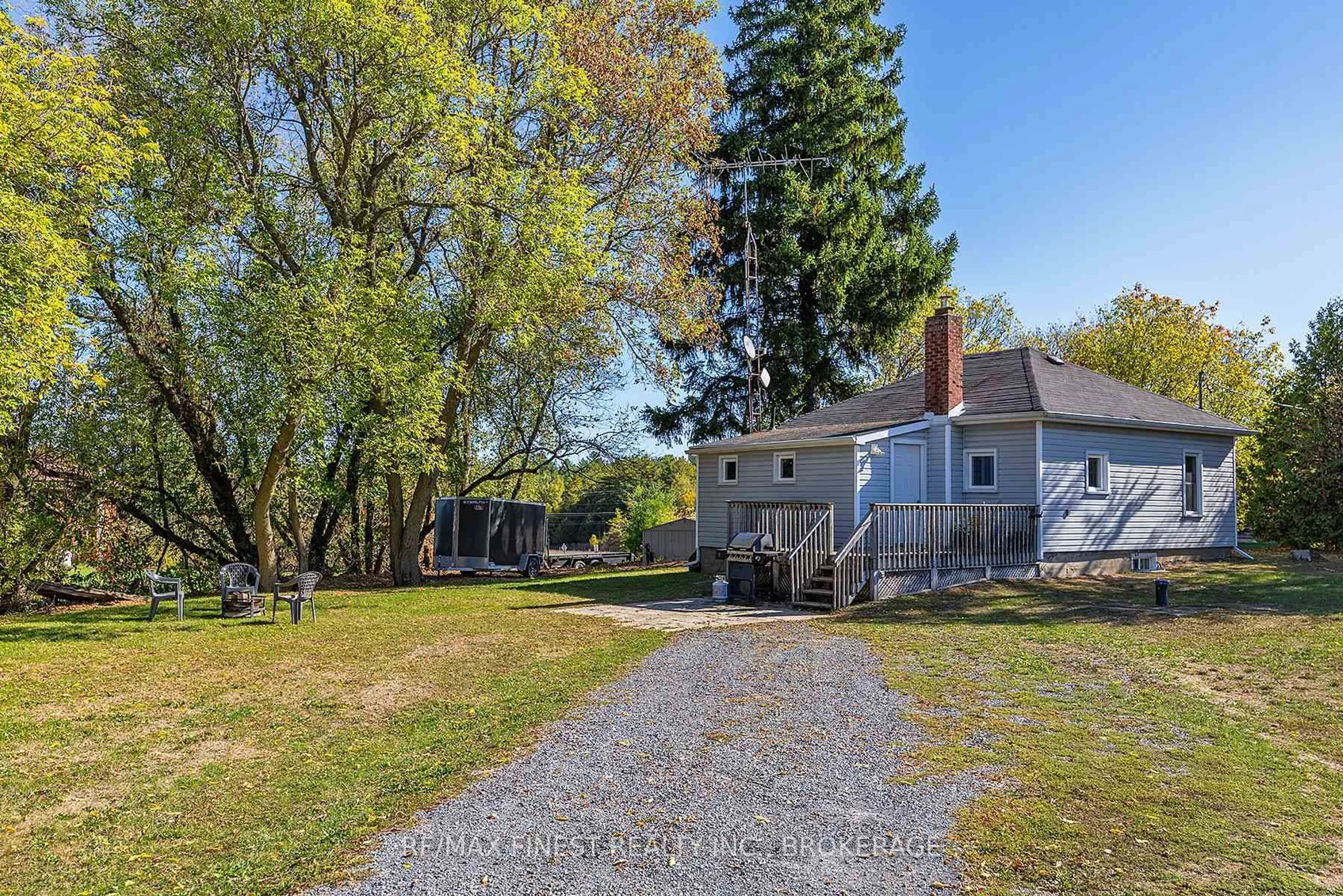 A pic from outside/outdoor area/front of a property/back of a property/a pic from drone, unknown for 1018 Oak Flats Rd, Godfrey Ontario K0H 1T0