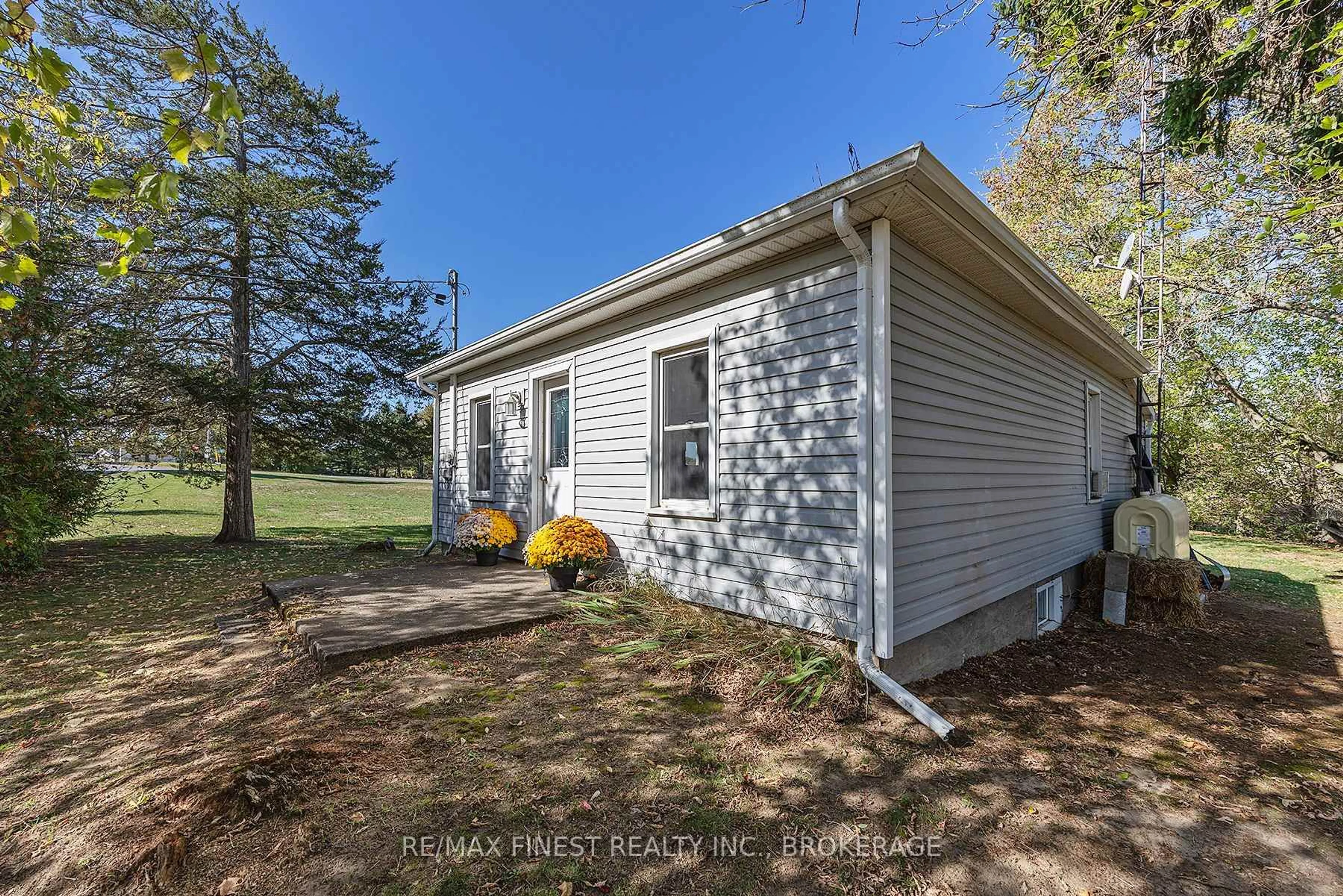 Unknown for 1018 Oak Flats Rd, Godfrey Ontario K0H 1T0