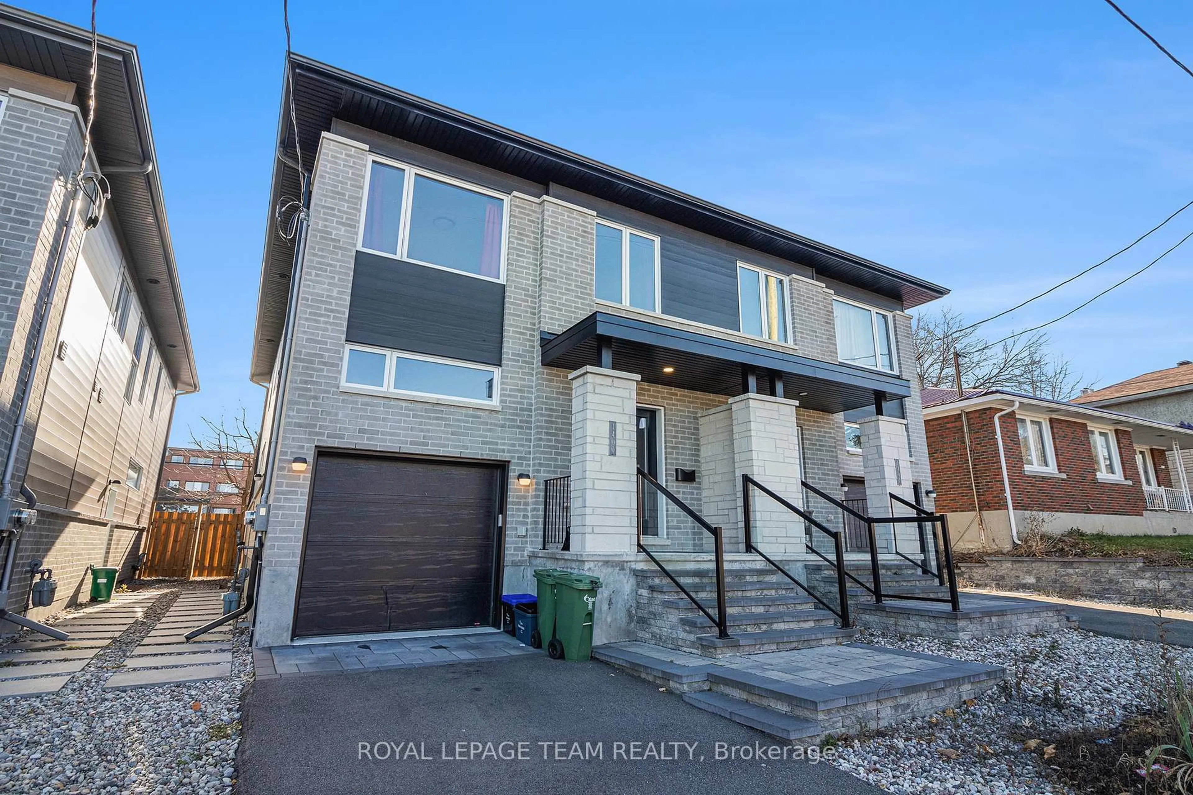 Home with vinyl exterior material, street for 1400 Mayview Ave, Ottawa Ontario K1Z 8H7