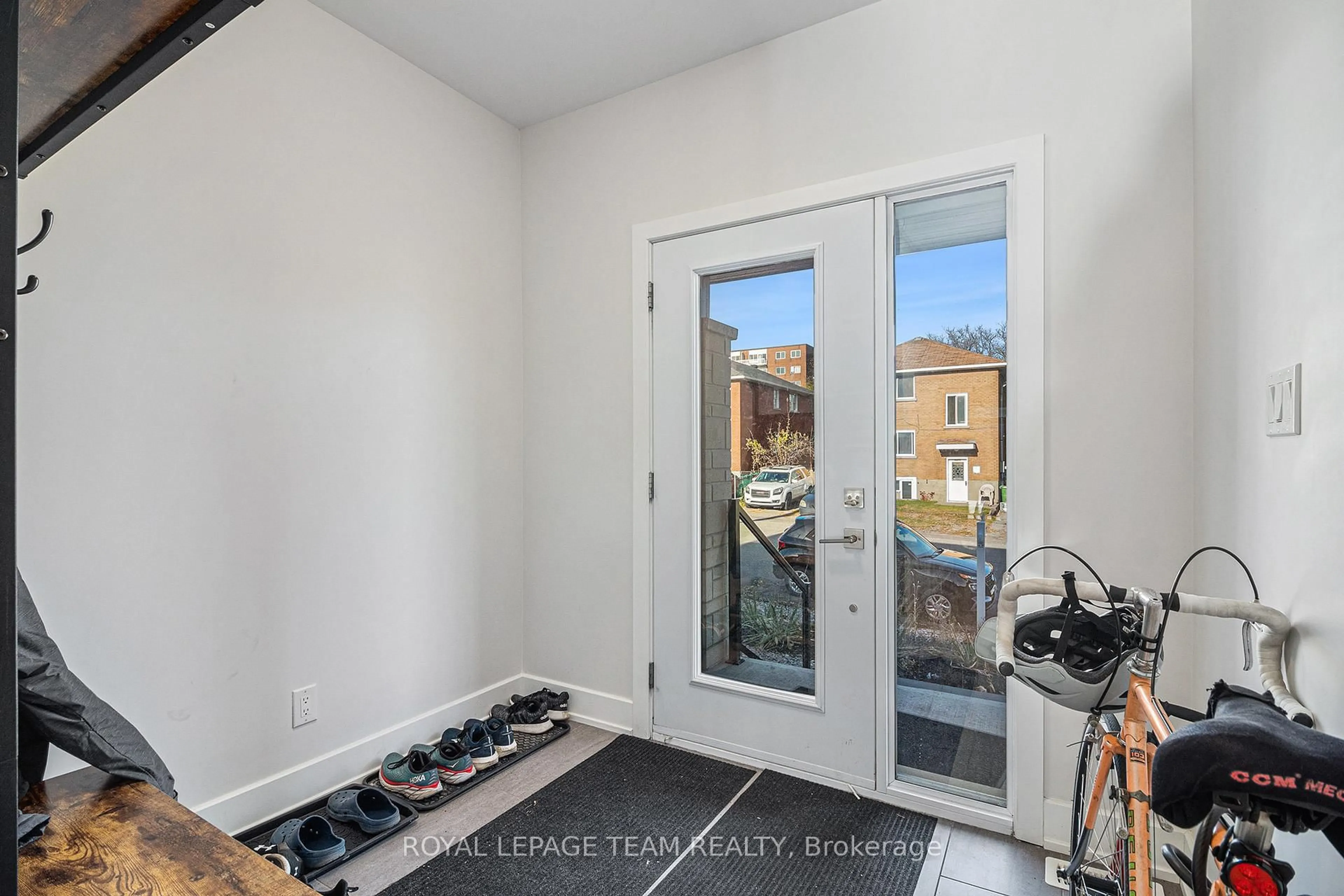 Unknown for 1400 Mayview Ave, Ottawa Ontario K1Z 8H7