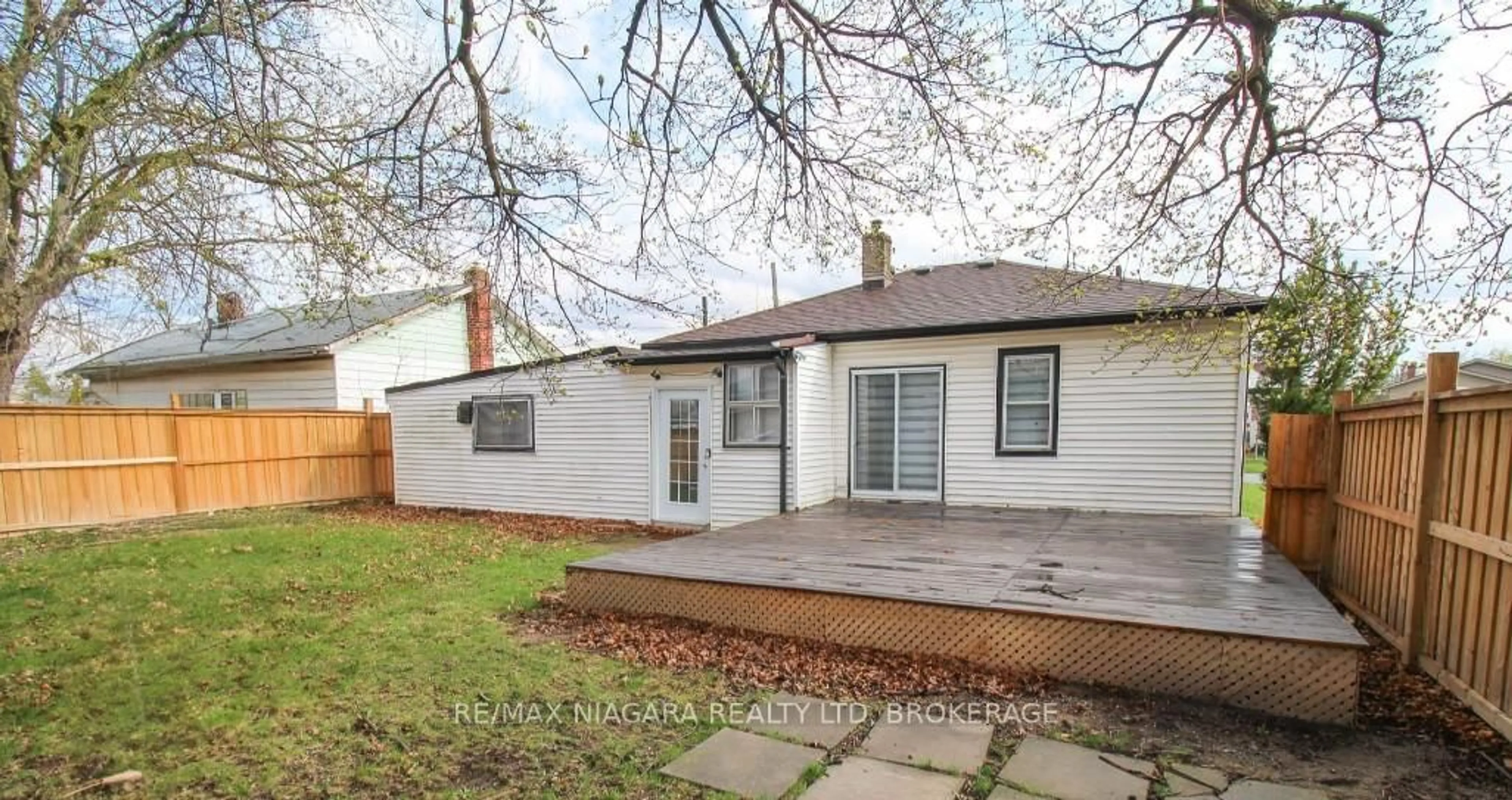 Unknown for 9 Inglewood Rd, St. Catharines Ontario L2P 2C3