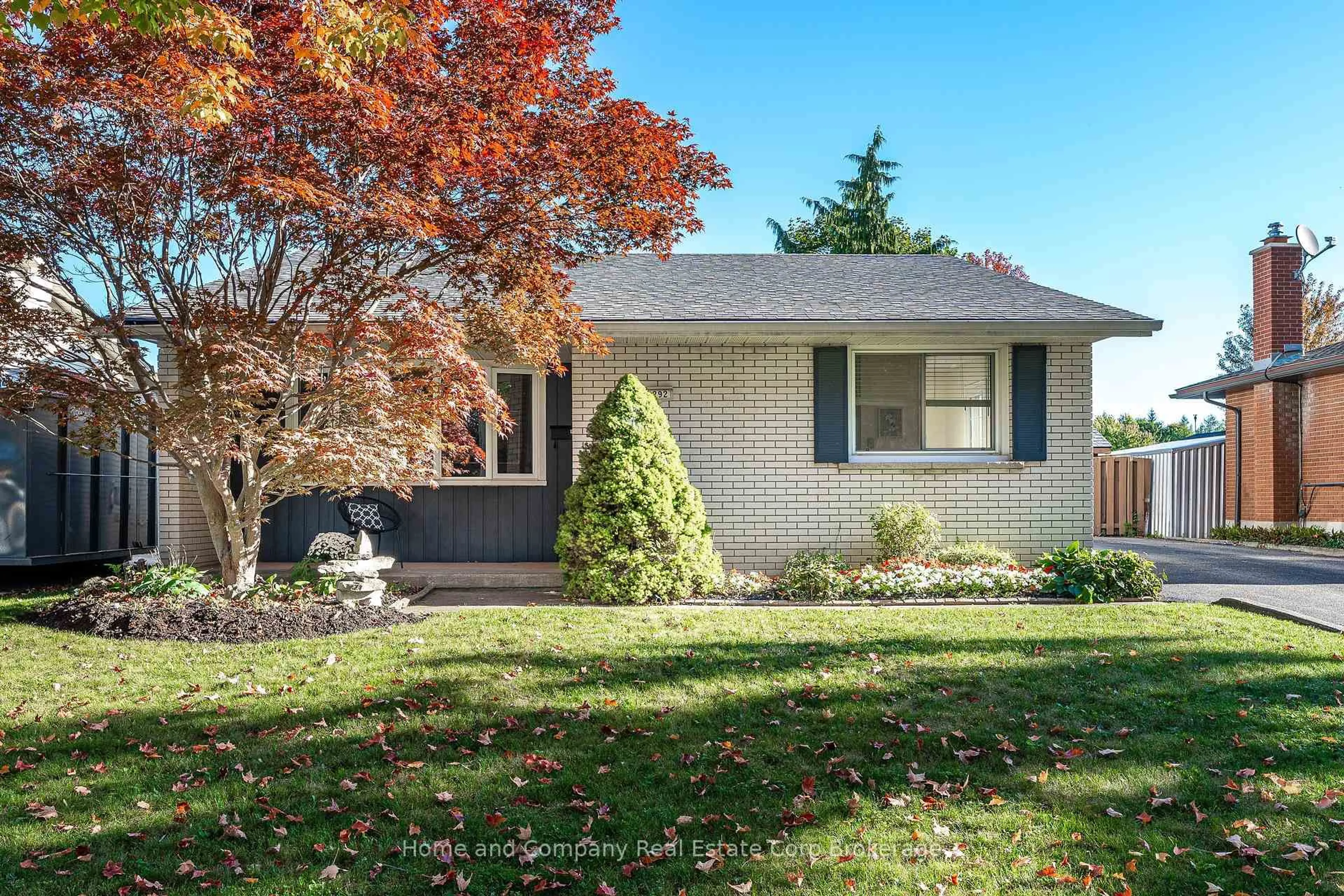 Home with vinyl exterior material, street for 292 Redford Cres, Stratford Ontario N5A 1P5