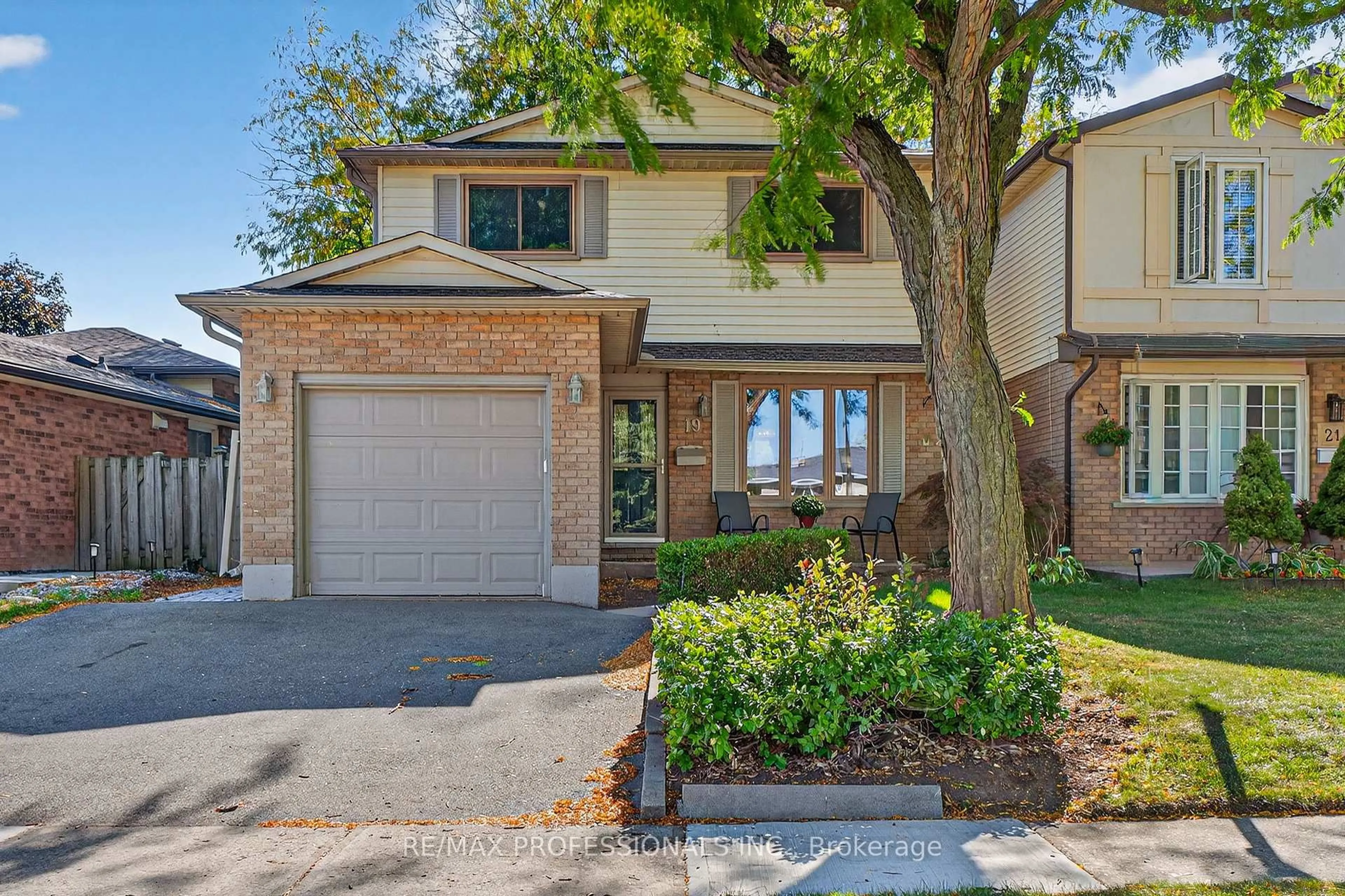 Home with brick exterior material, street for 19 Salina Pl, Hamilton Ontario L8G 4L4