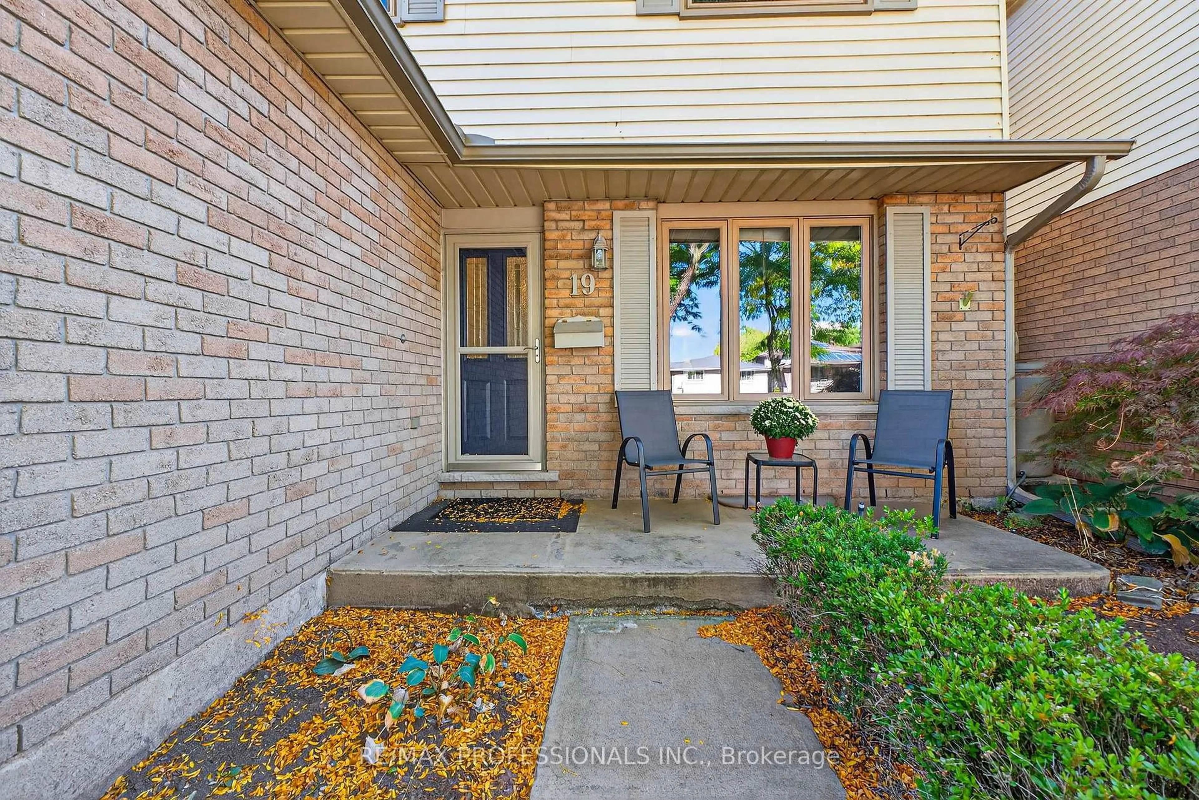 Unknown for 19 Salina Pl, Hamilton Ontario L8G 4L4