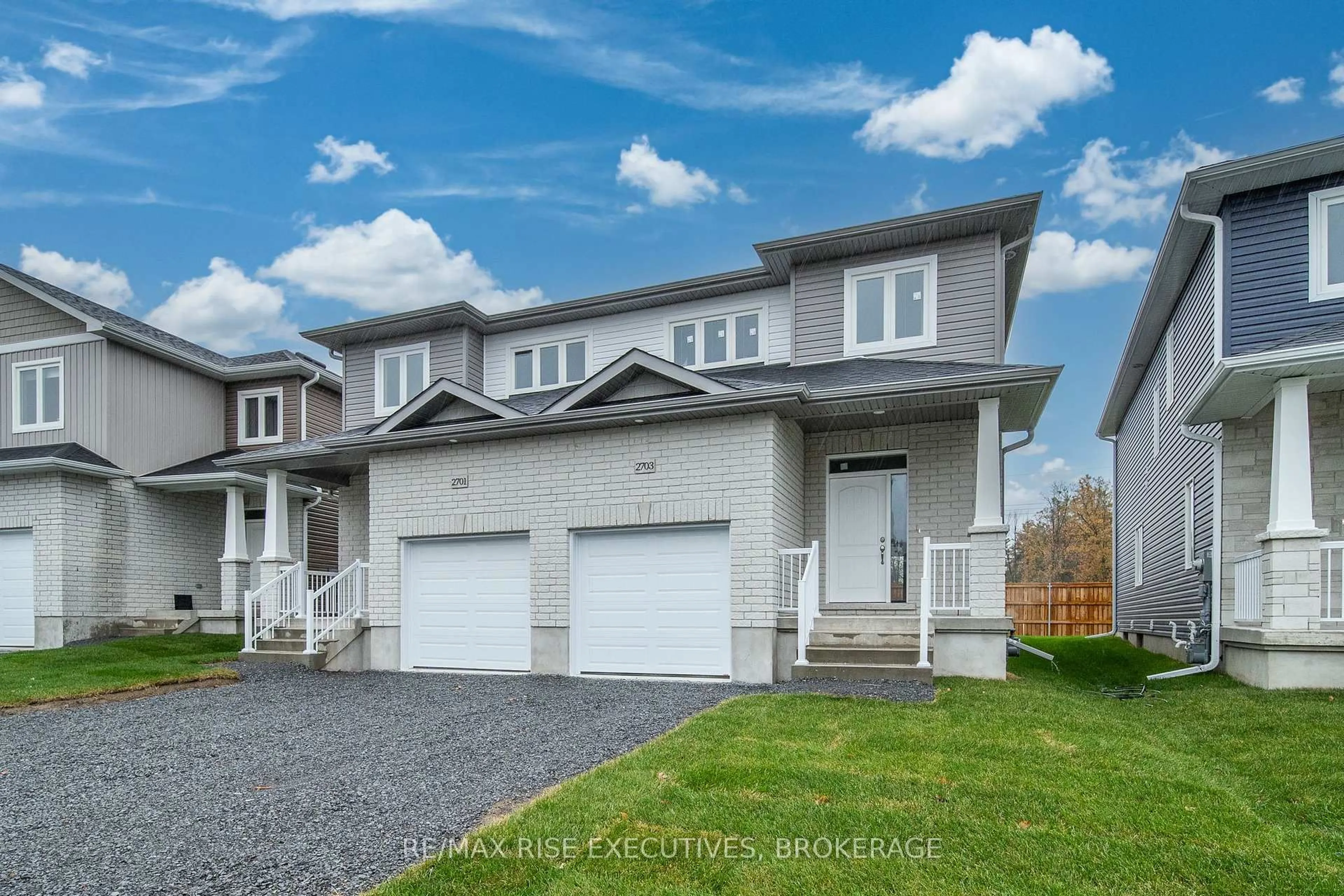 A pic from outside/outdoor area/front of a property/back of a property/a pic from drone, street for 2703 Delmar St, Kingston Ontario K7P 0J1