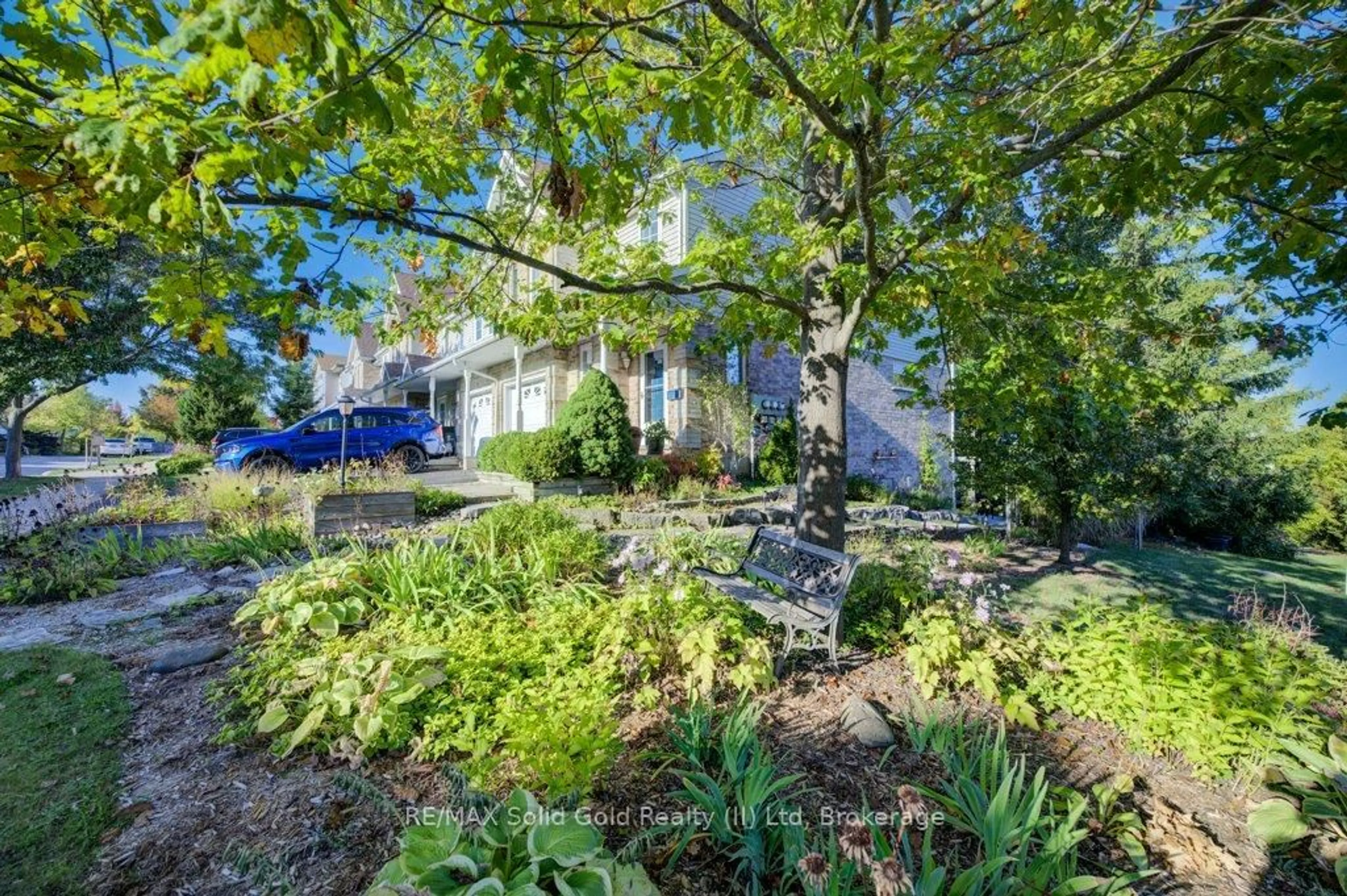 A pic from outside/outdoor area/front of a property/back of a property/a pic from drone, street for 644 Butternut Ave, Waterloo Ontario N2V 2K9