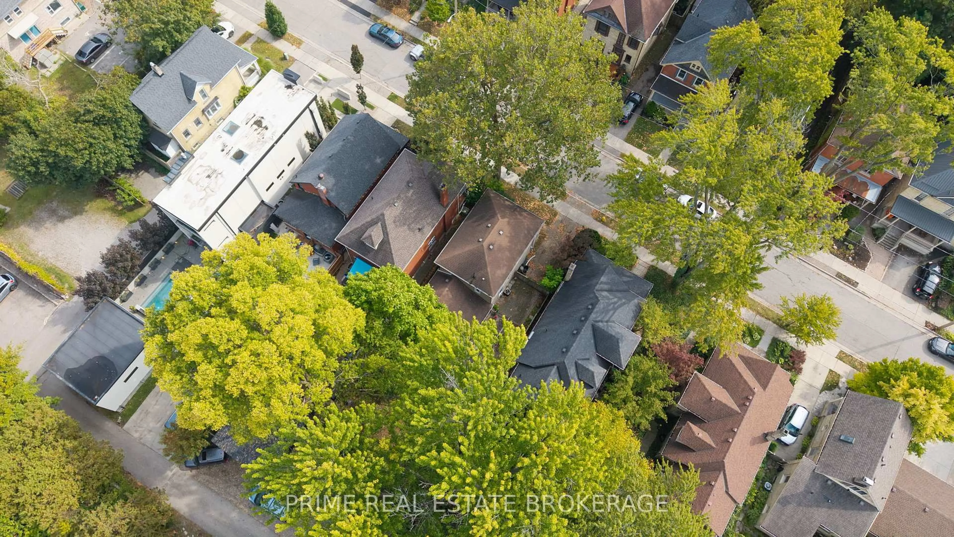 A pic from outside/outdoor area/front of a property/back of a property/a pic from drone, city buildings view from balcony for 194 Cromwell St, London East Ontario N6A 1Z5