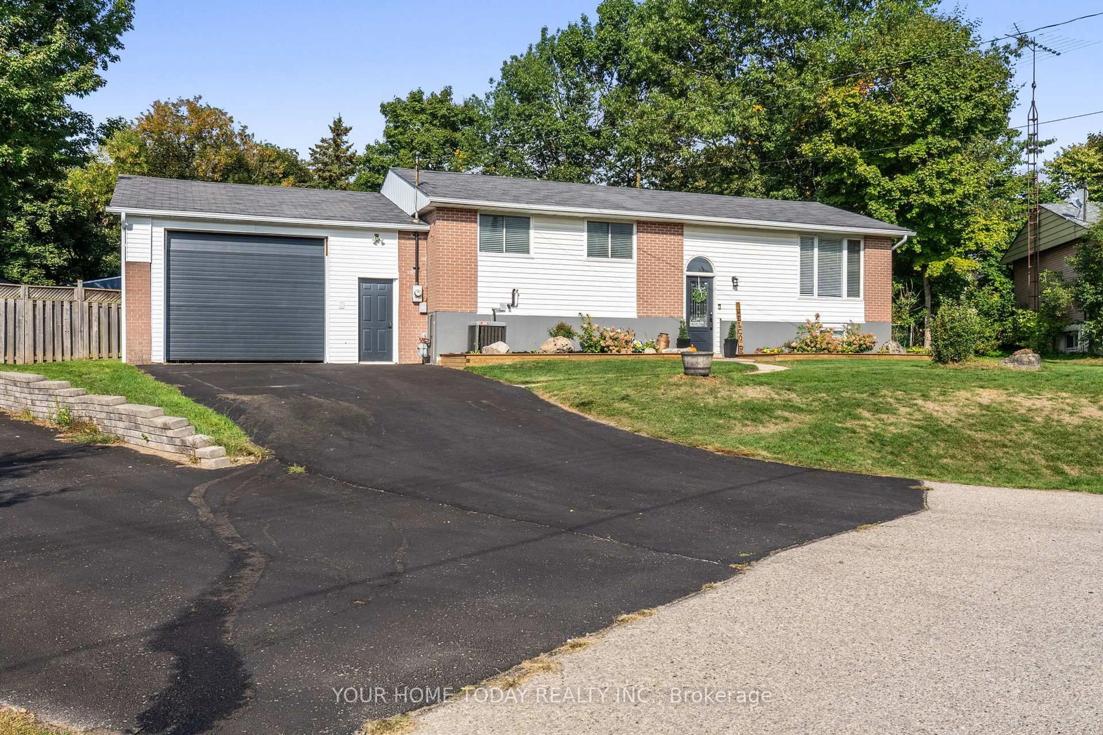 Home with vinyl exterior material, street for 6 Ellen Cres, Erin Ontario N0B 1Z0