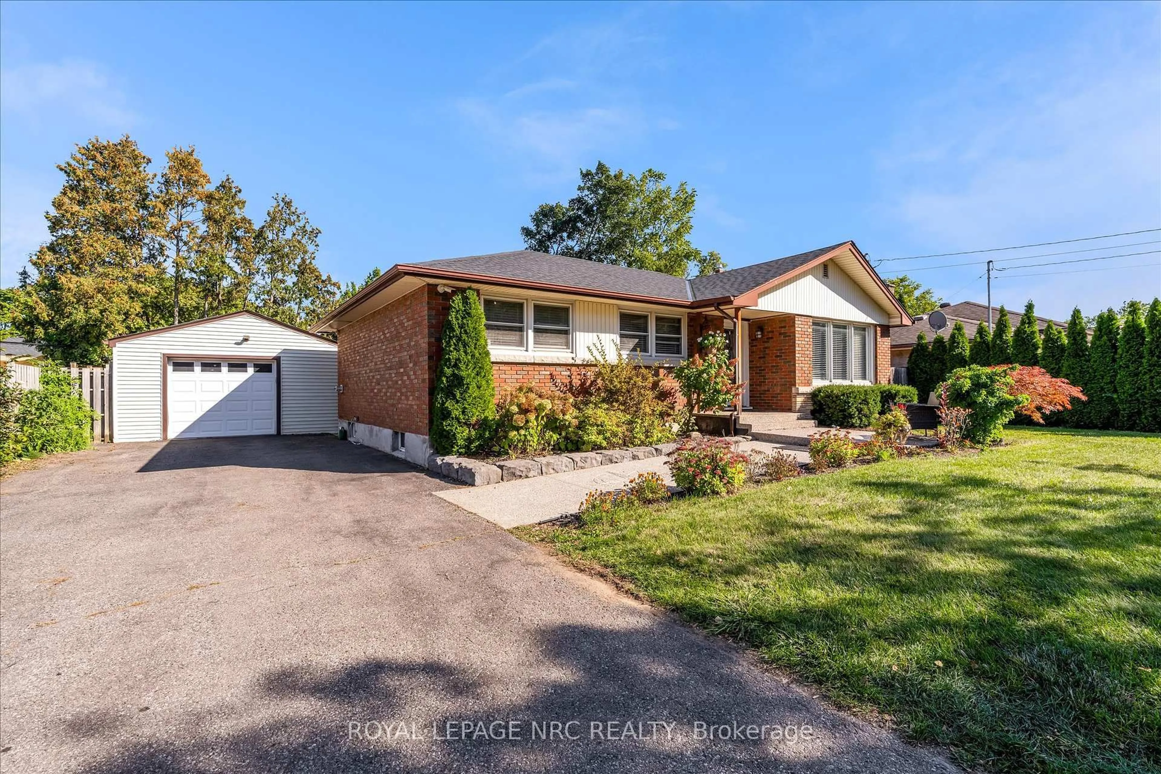 Home with brick exterior material, street for 442 Bunting Rd, St. Catharines Ontario L2M 3Z4