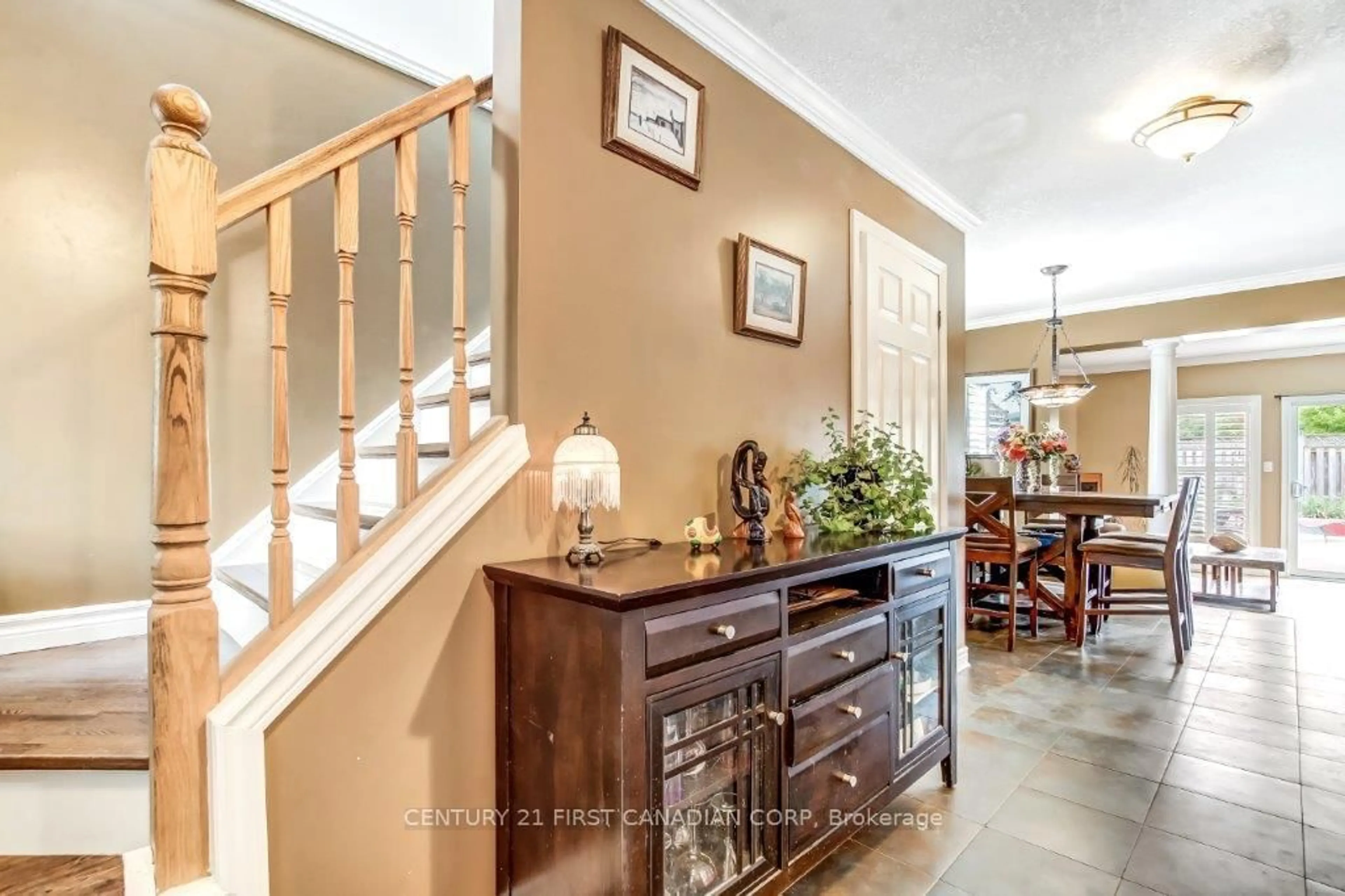Indoor entryway for 1275 Crosscreek Cres, London East Ontario N5Y 6H6