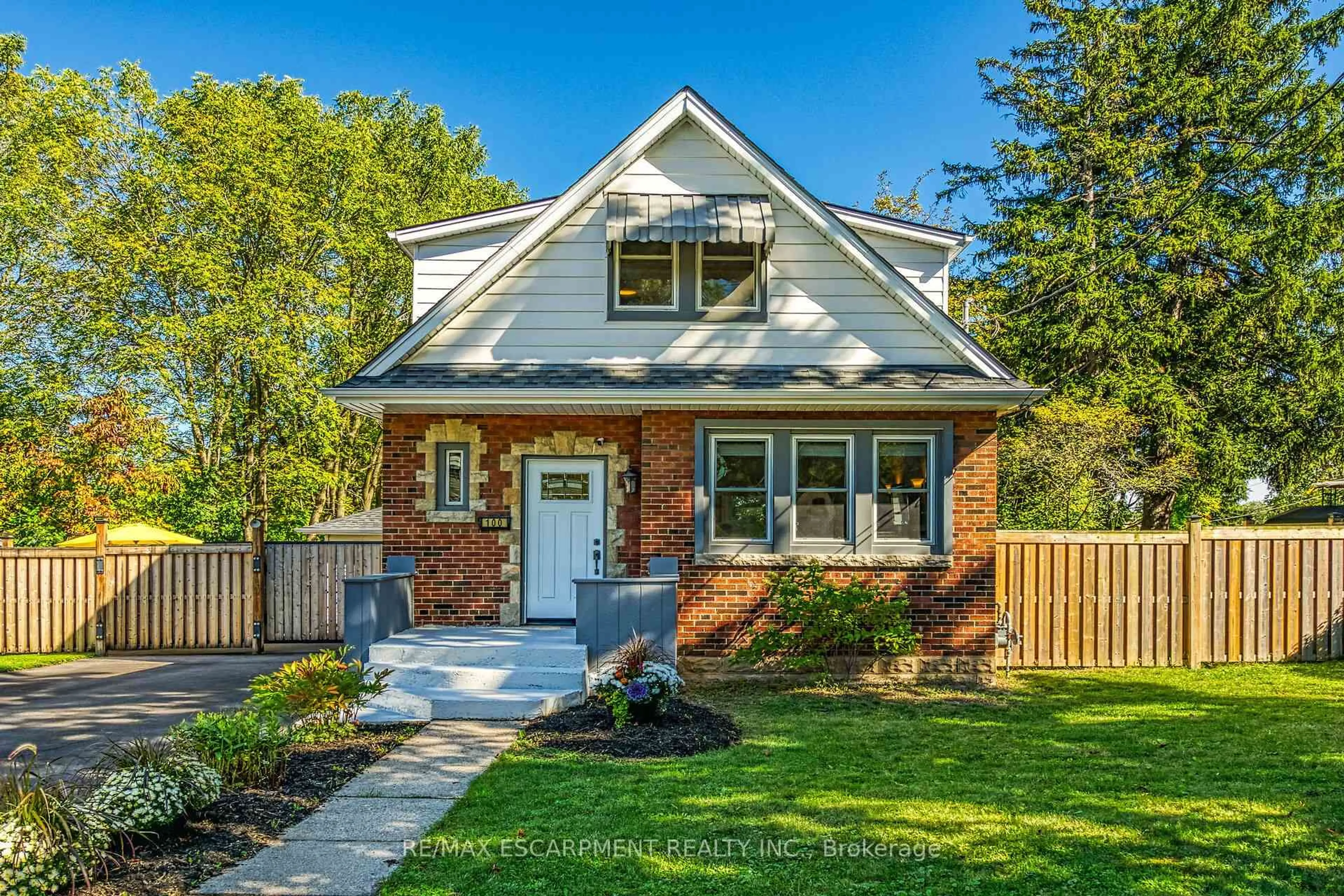 Home with brick exterior material, street for 100 Wigton St, Haldimand Ontario N3W 1E9