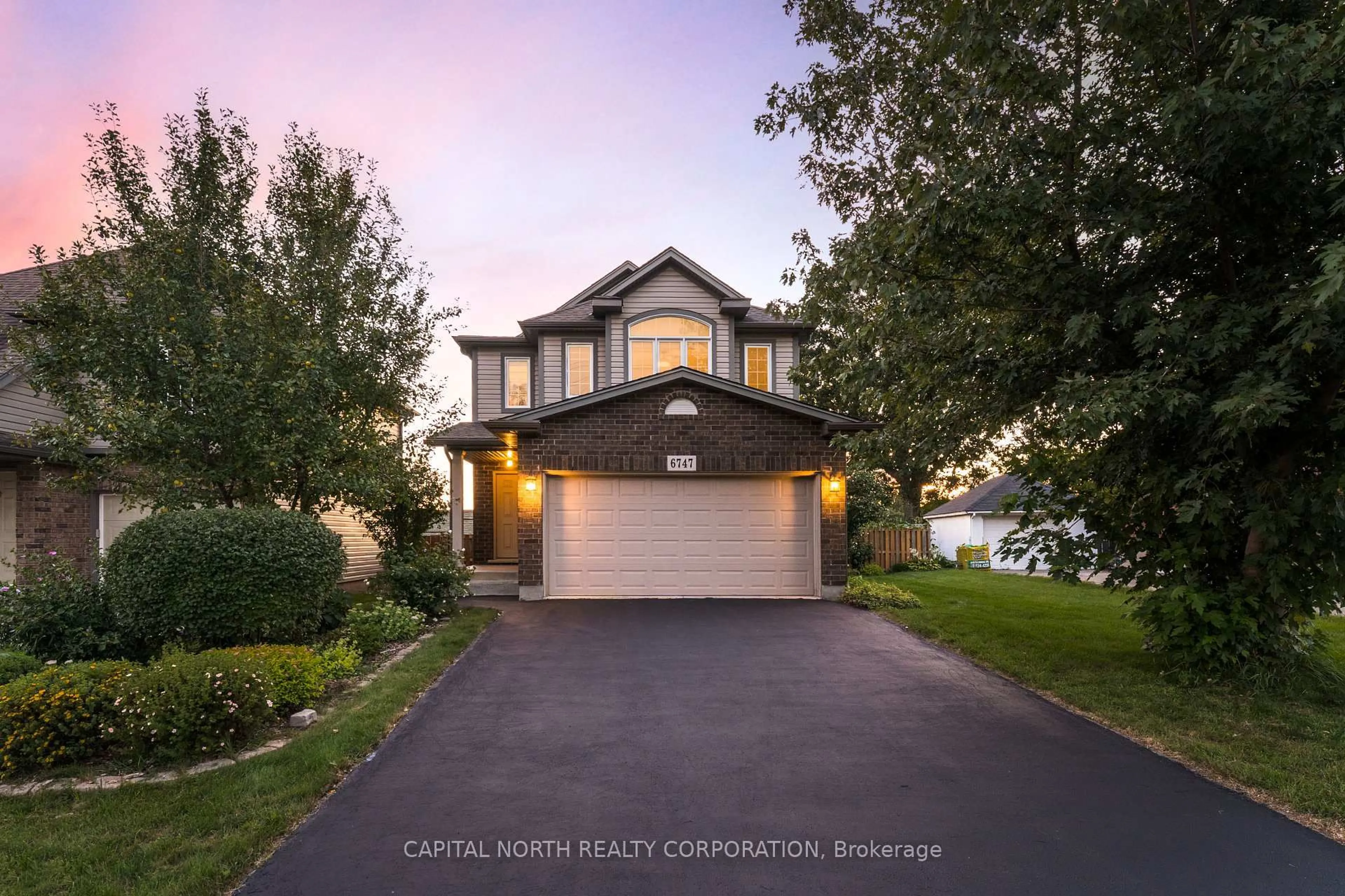 Home with vinyl exterior material, street for 6747 Ailanthus Ave, Niagara Falls Ontario L2G 4C6