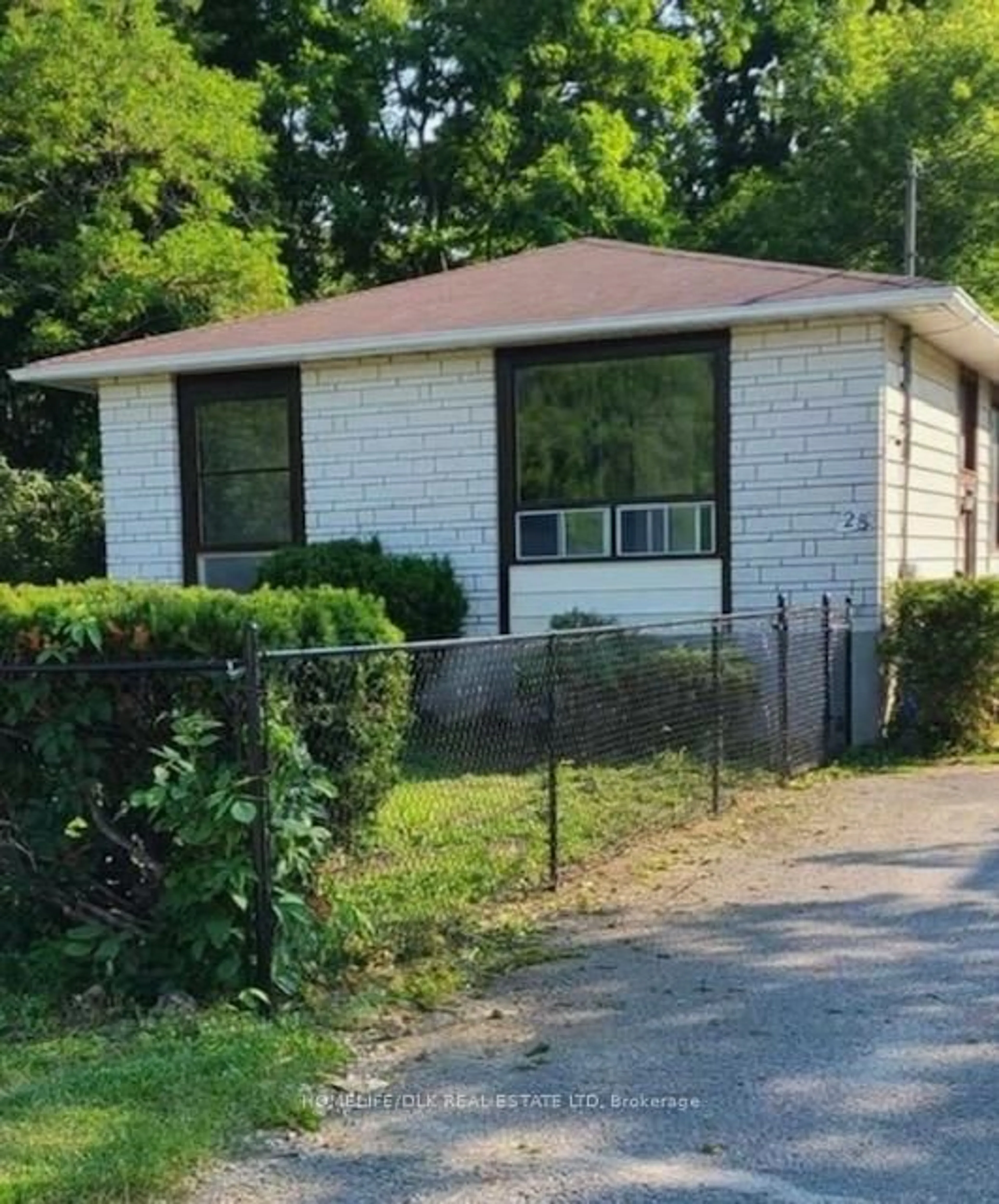 Shed for 28 Bourke St, Smiths Falls Ontario K7A 3M2