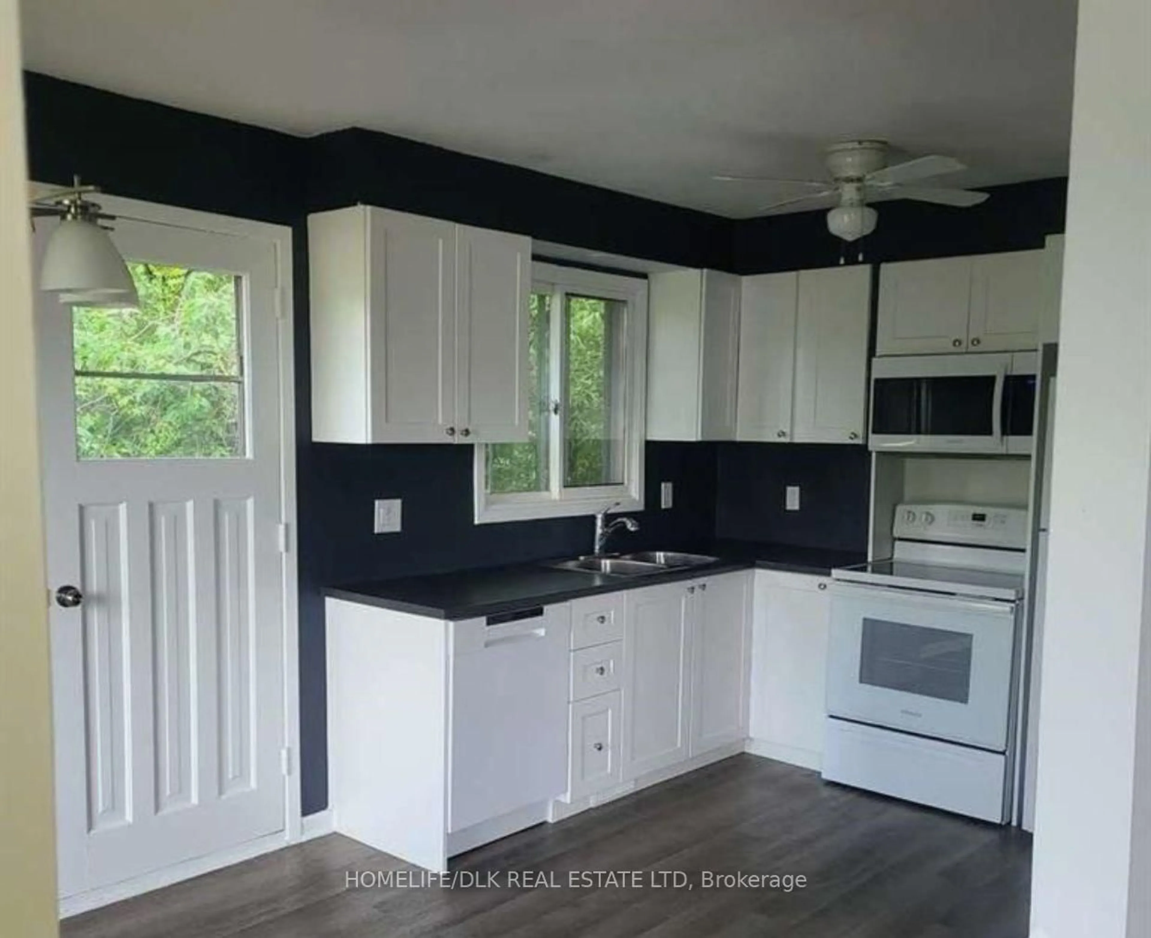 Standard kitchen, unknown for 28 Bourke St, Smiths Falls Ontario K7A 3M2