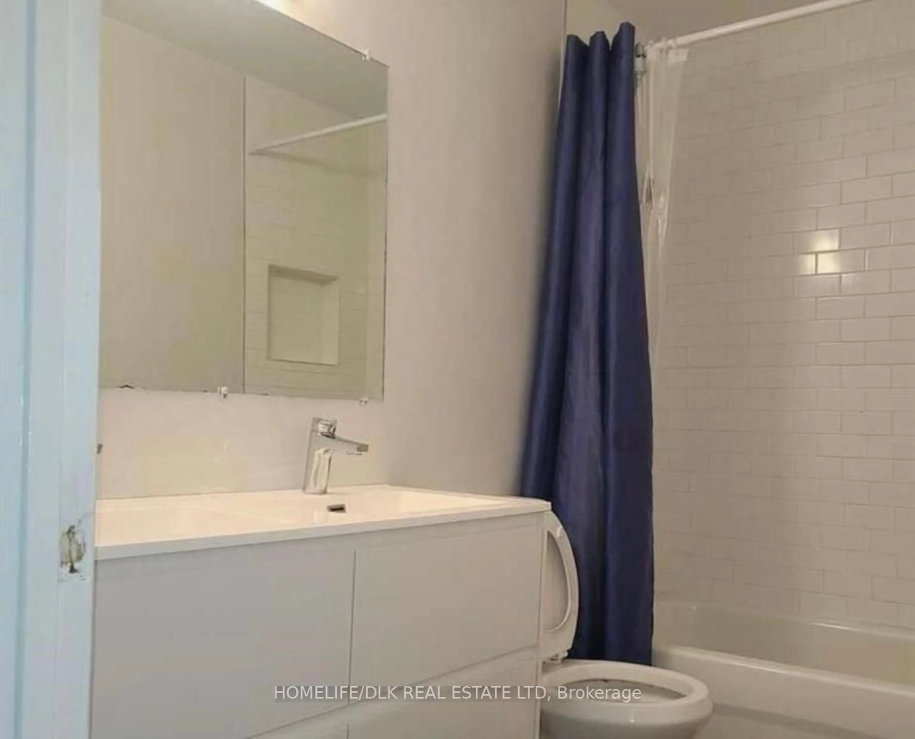 Standard bathroom, unknown for 28 Bourke St, Smiths Falls Ontario K7A 3M2