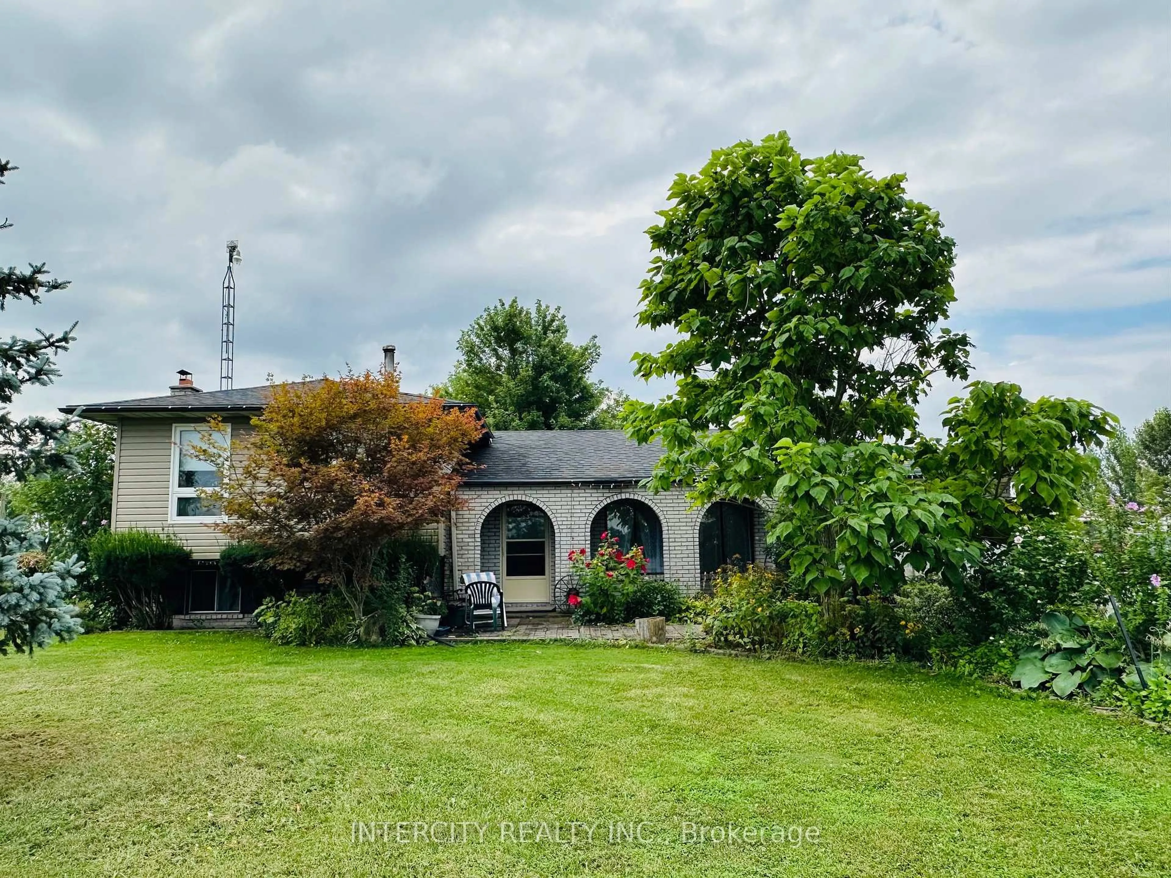 A pic from outside/outdoor area/front of a property/back of a property/a pic from drone, unknown for 1500 Concession Rd #10, Haldimand Ontario N0A 1H0