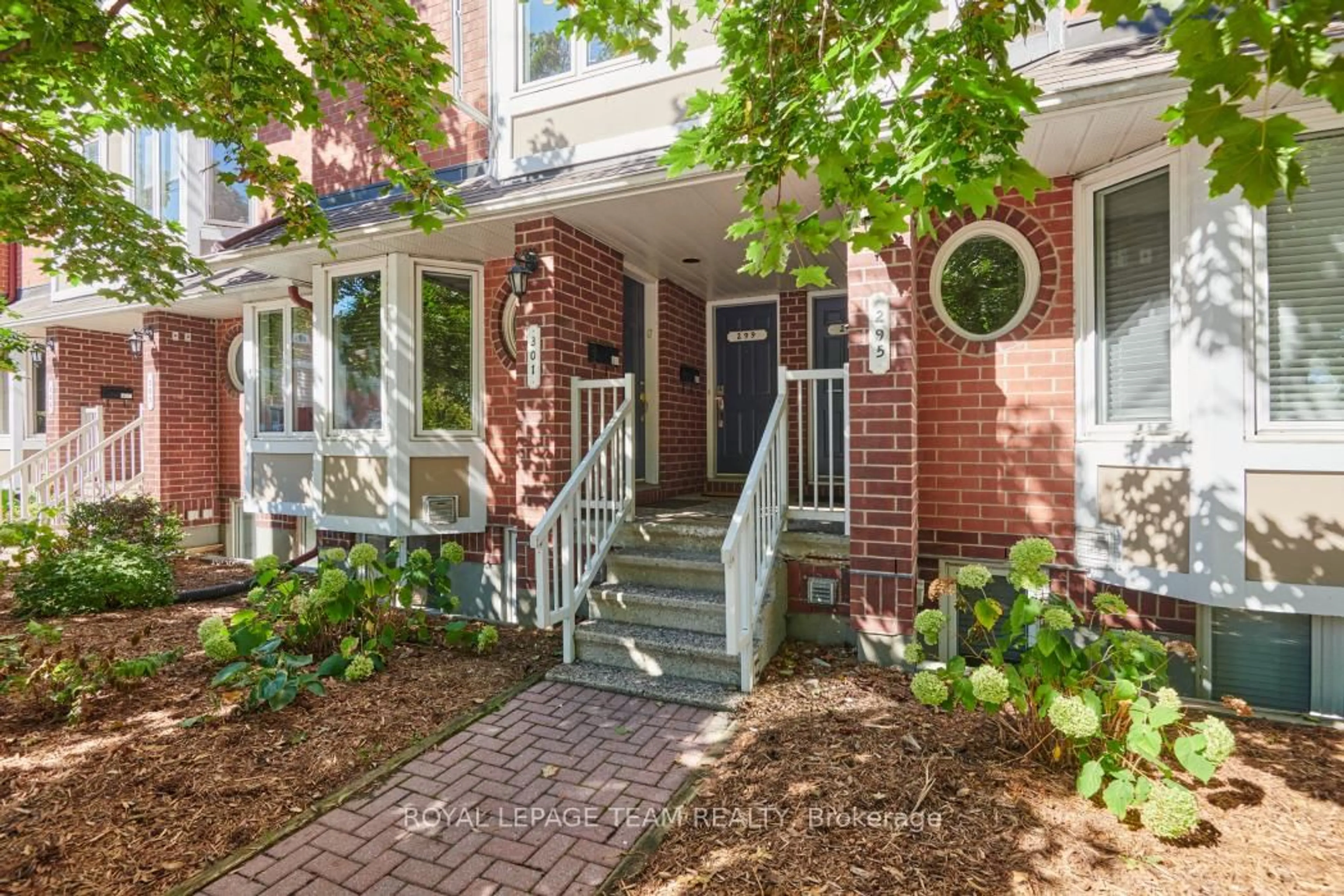 Unknown for 299 Nepean St, Ottawa Ontario K1R 5G2