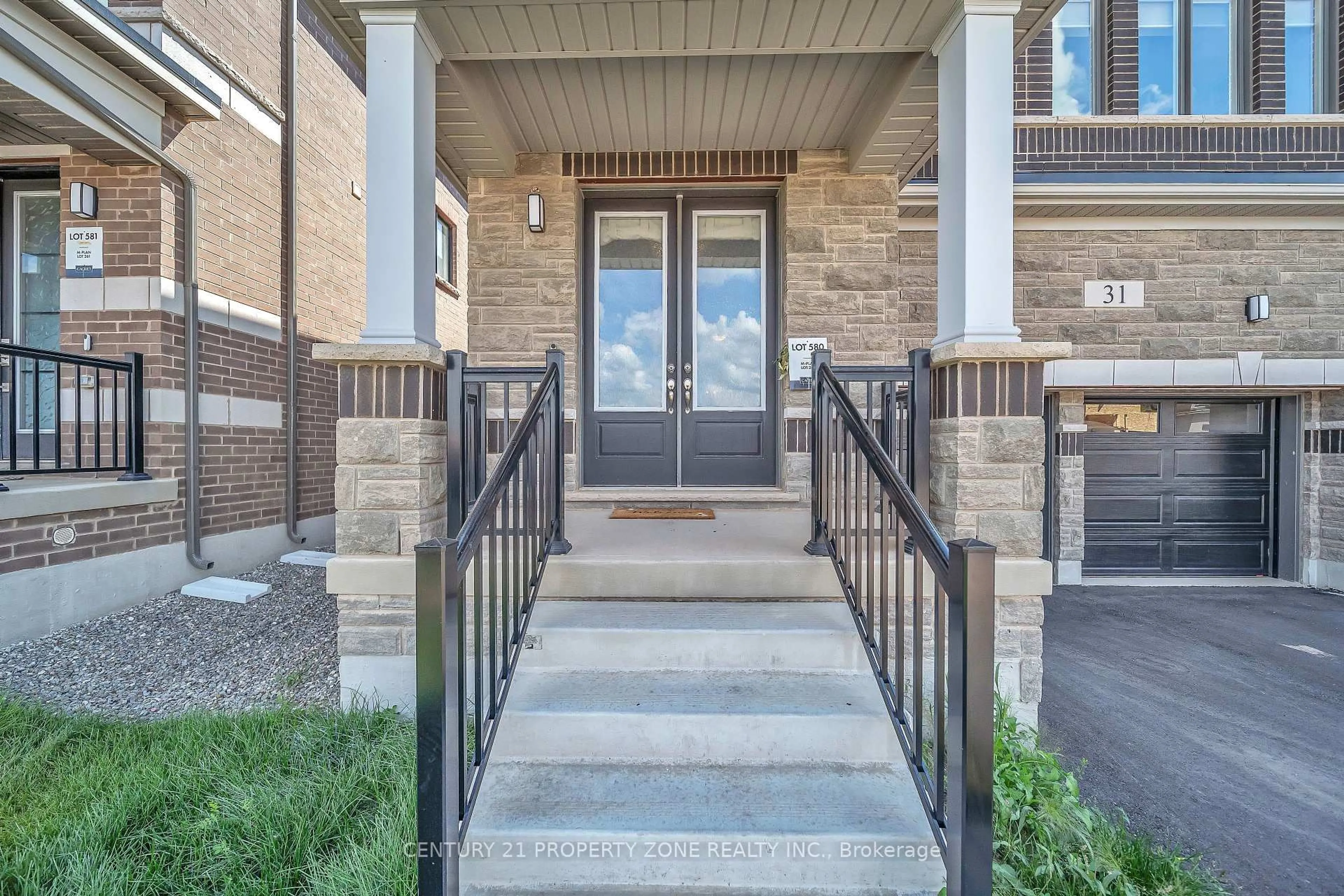 Indoor entryway for 31 Player Dr, Erin Ontario N0B 1T0