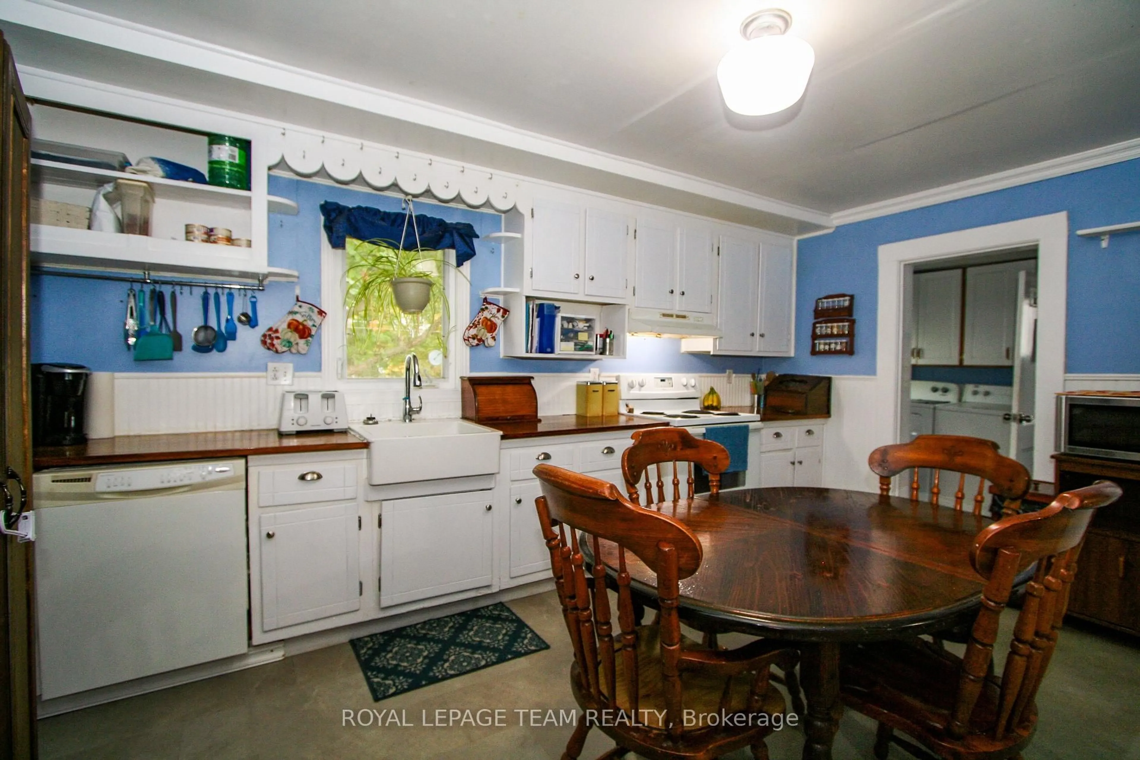 Standard kitchen, ceramic/tile floor for 46 Joseph St, North Dundas Ontario K0C 1H0