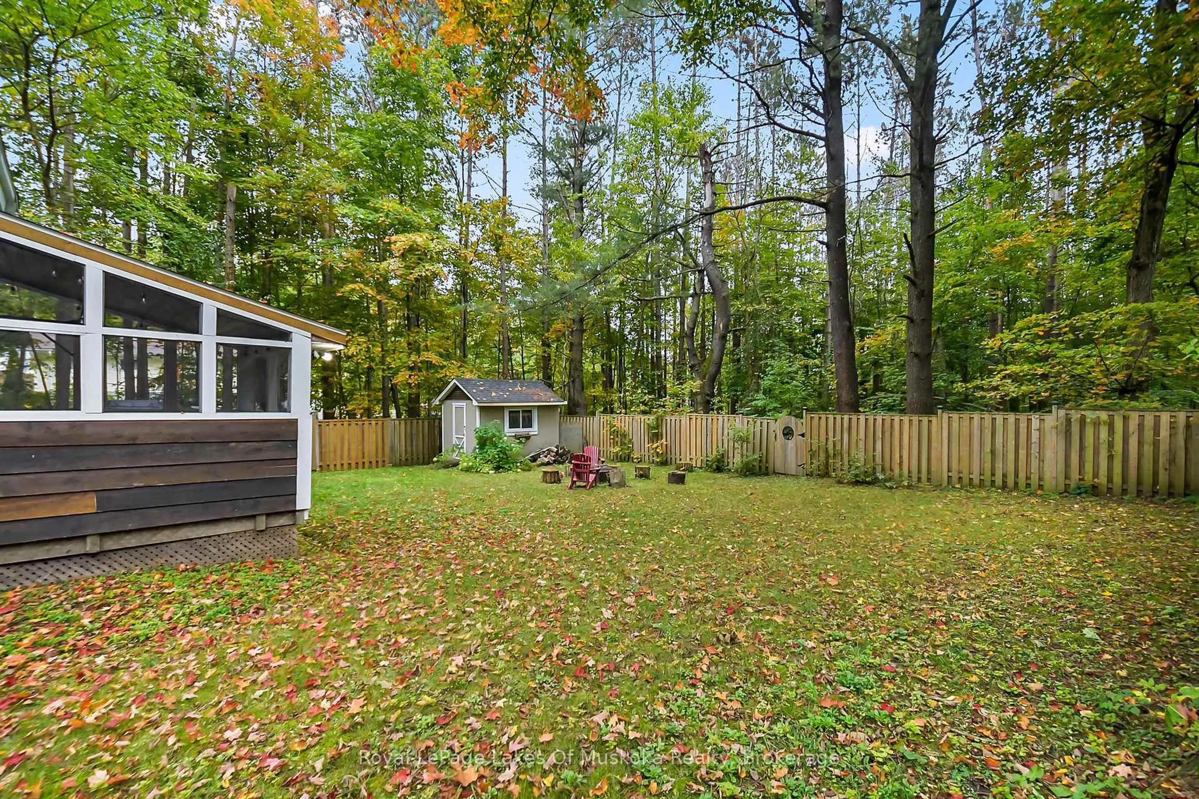 Patio, forest/trees view for 190 Maple St, Bracebridge Ontario P1L 1K4