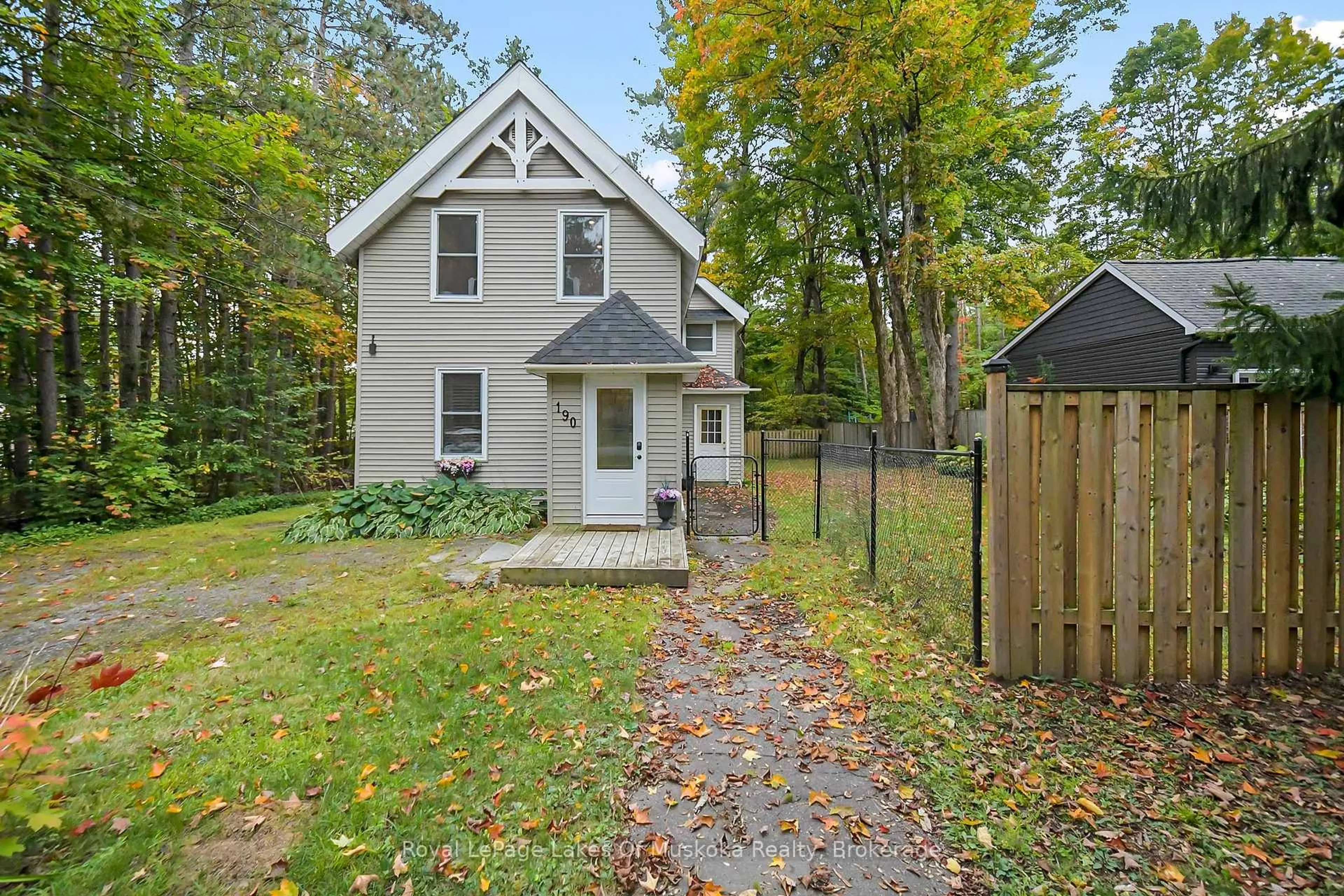 Unknown for 190 Maple St, Bracebridge Ontario P1L 1K4