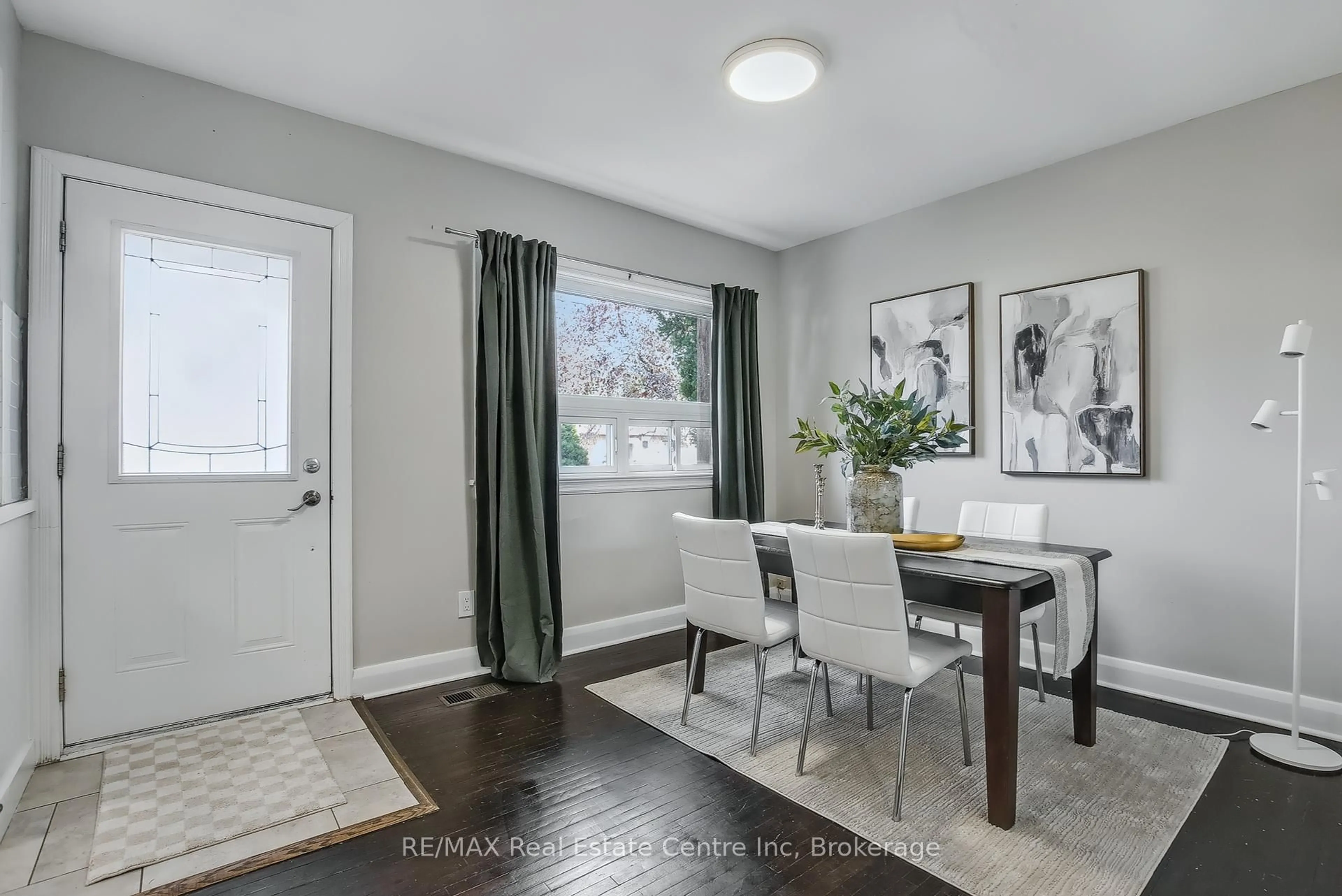 Dining room, unknown for 52 Avenue Rd, Cambridge Ontario N1R 1B9