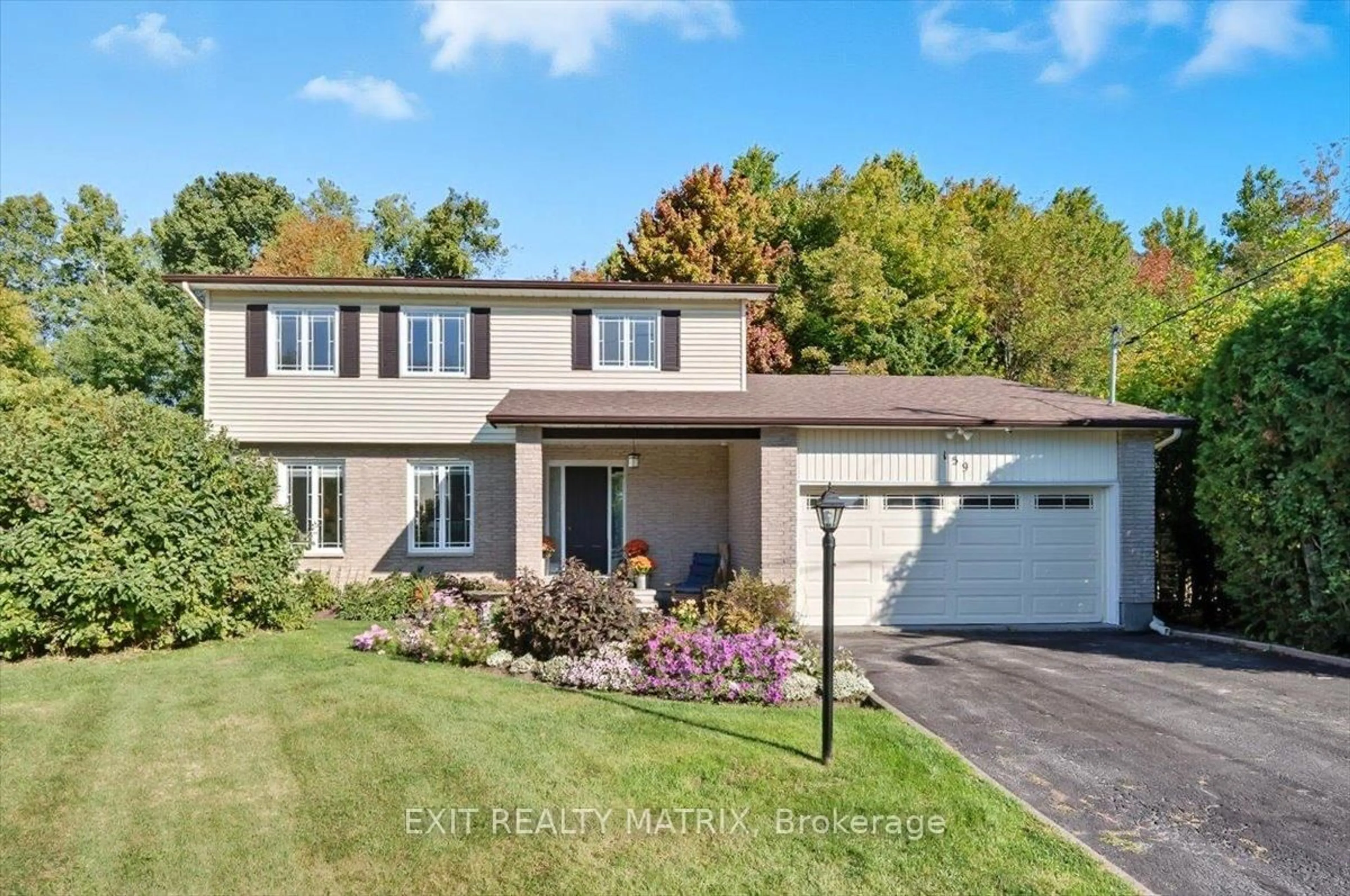 Home with vinyl exterior material, street for 159 DUNLOP Cres, Russell Ontario K4R 1B3