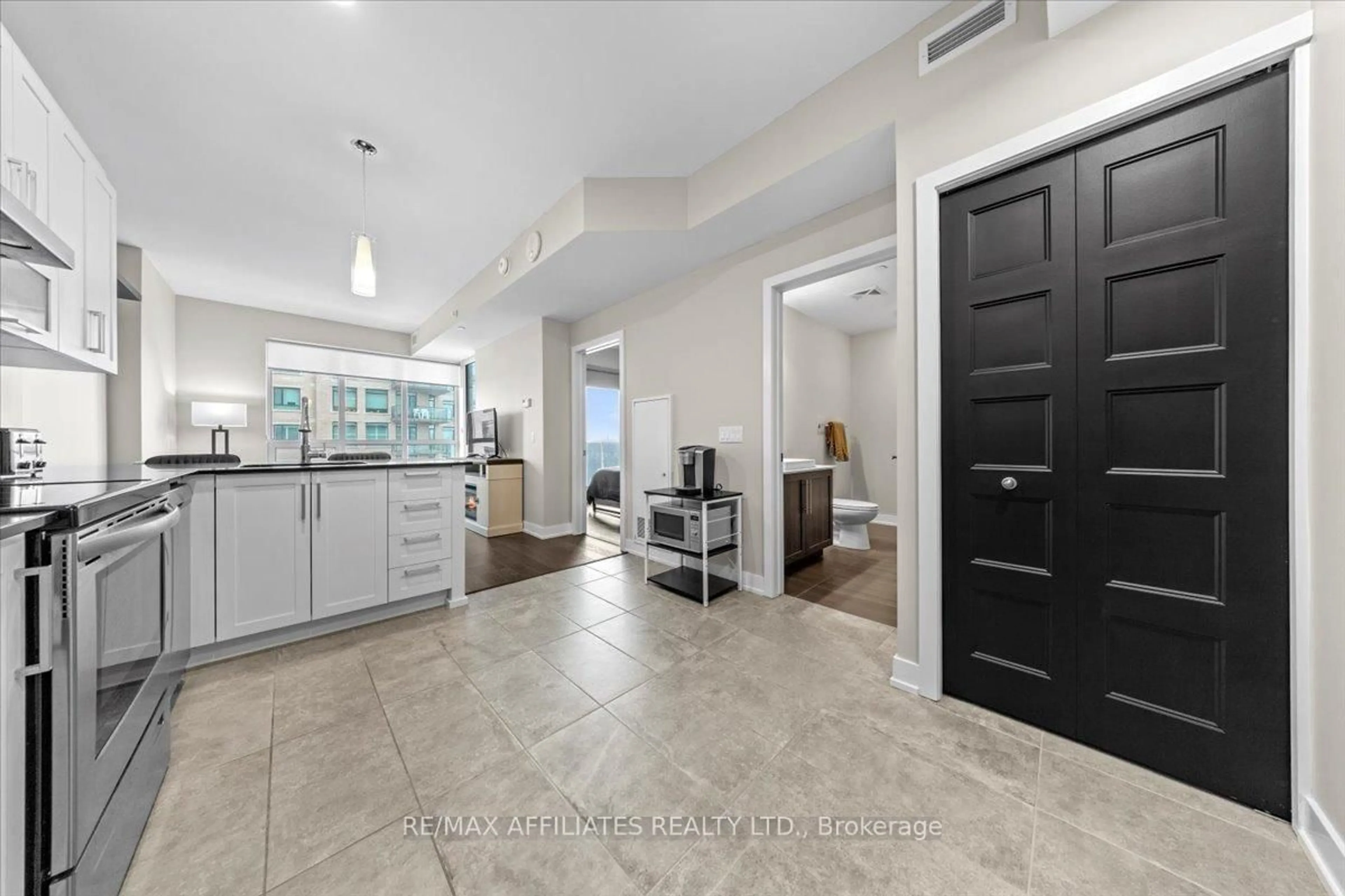 Indoor entryway for 200 Inlet Private #407, Ottawa Ontario K4A 5H3