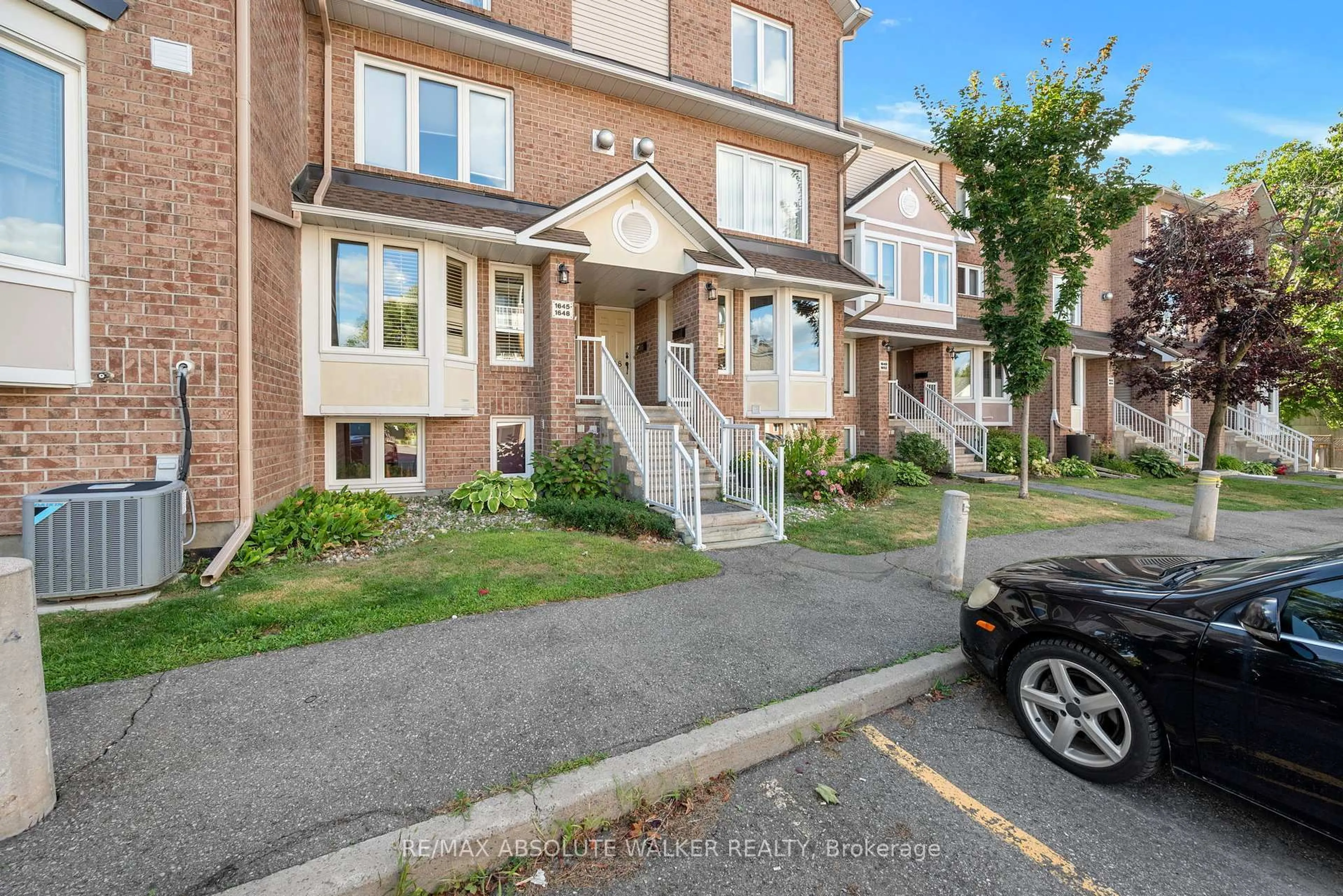 Unknown for 1647 Locksley Lane, Ottawa Ontario K1J 1B6