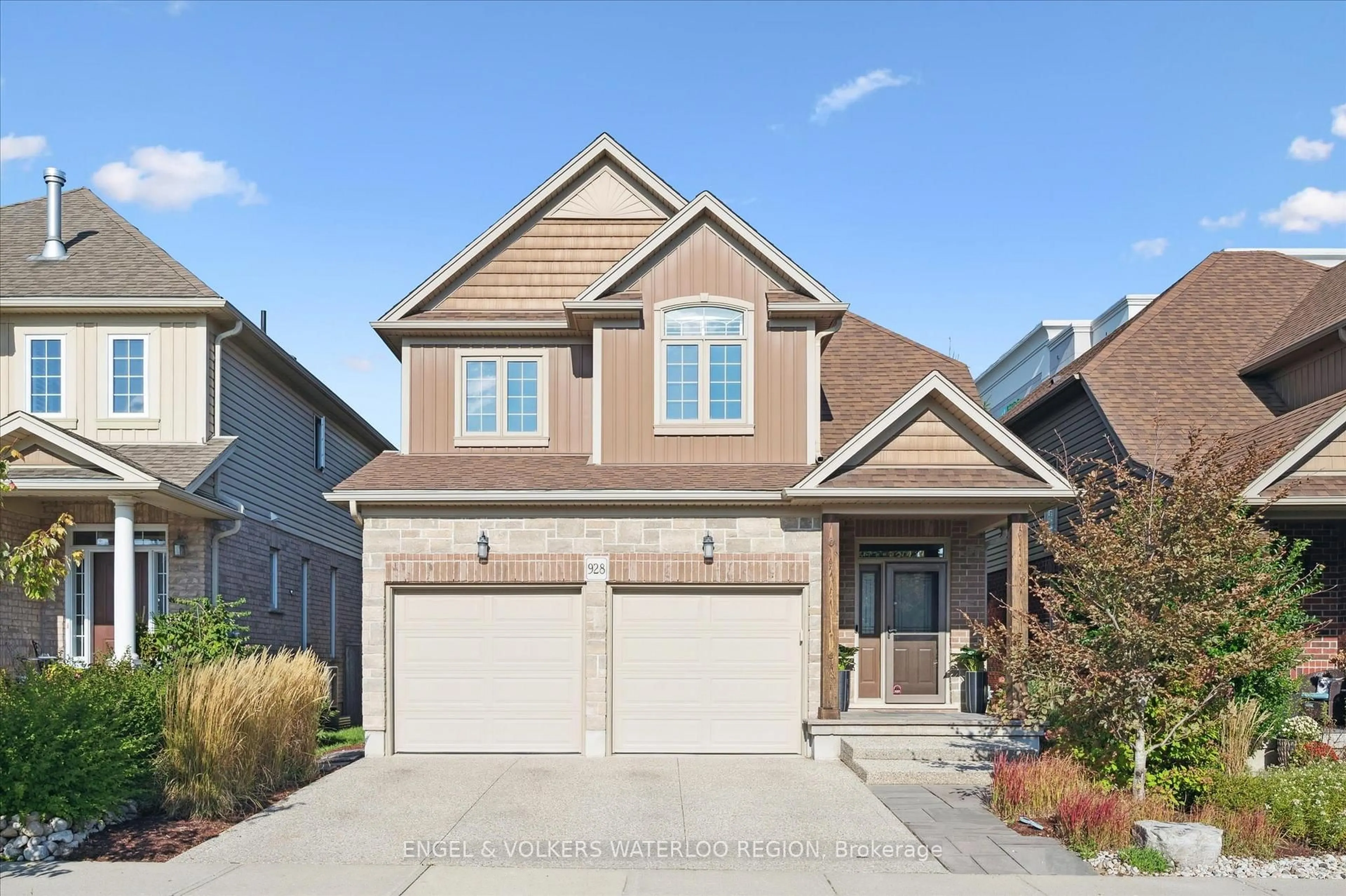 Home with brick exterior material, street for 928 Pioneer Grove Crt, Kitchener Ontario N2P 0B2