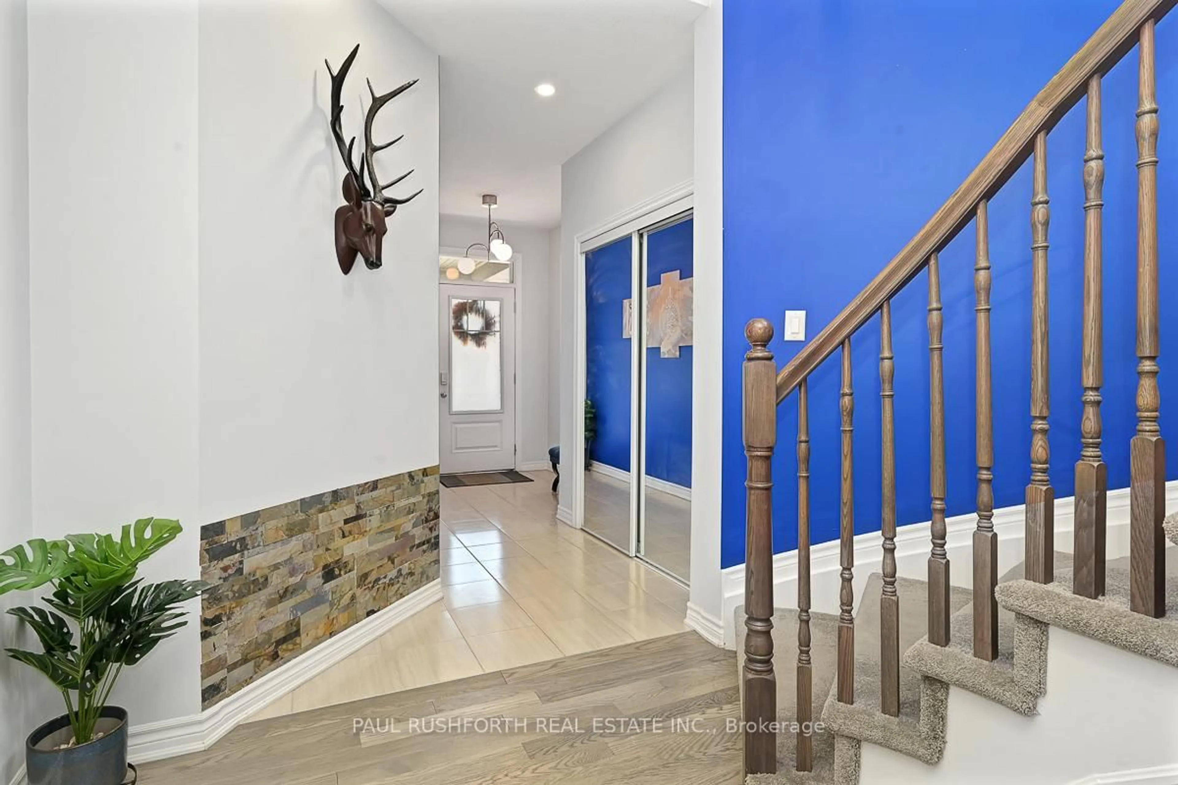 Indoor entryway for 110 Reliance Rdge, Ottawa Ontario K2V 0R5
