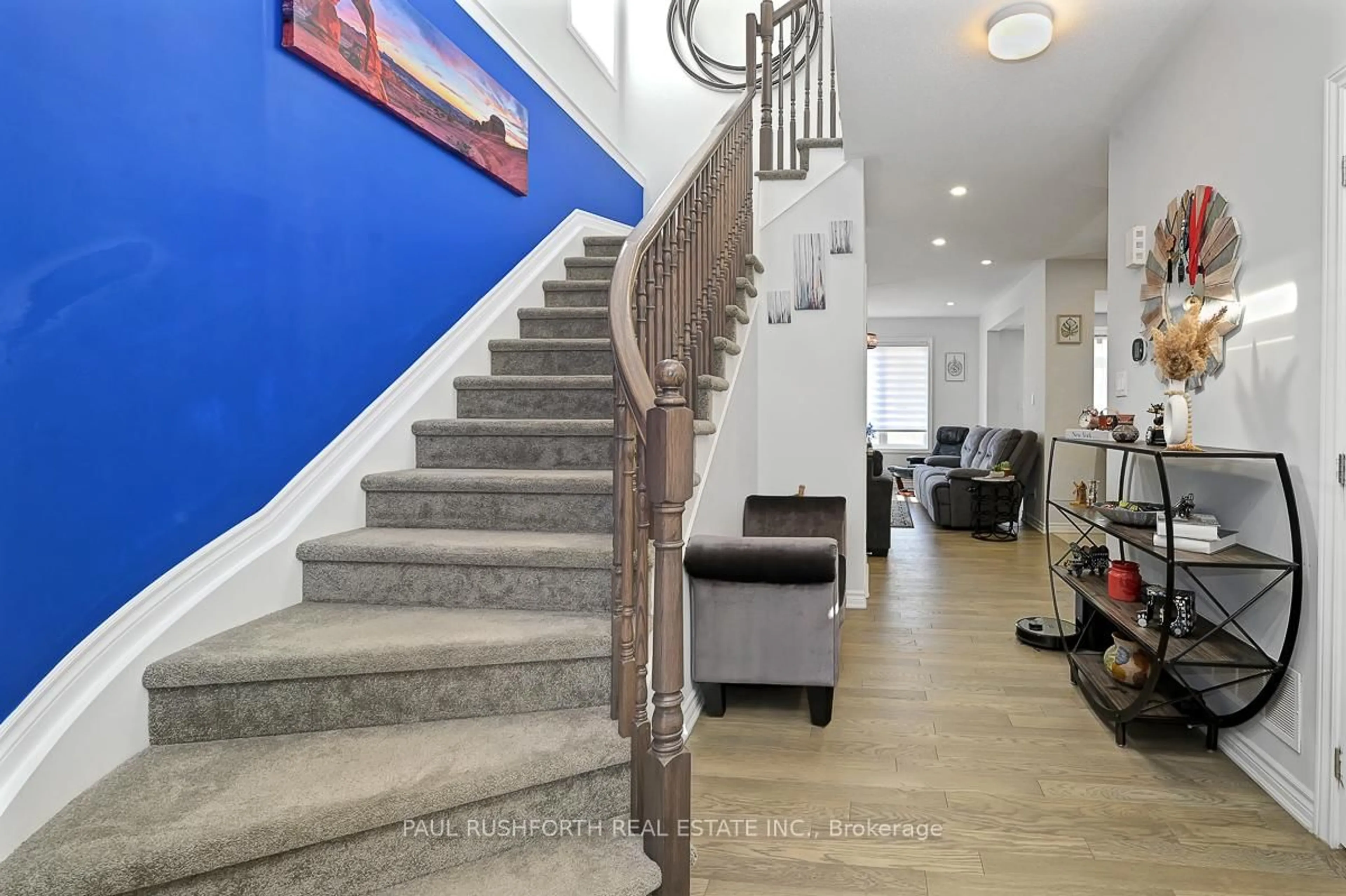 Indoor foyer for 110 Reliance Rdge, Ottawa Ontario K2V 0R5