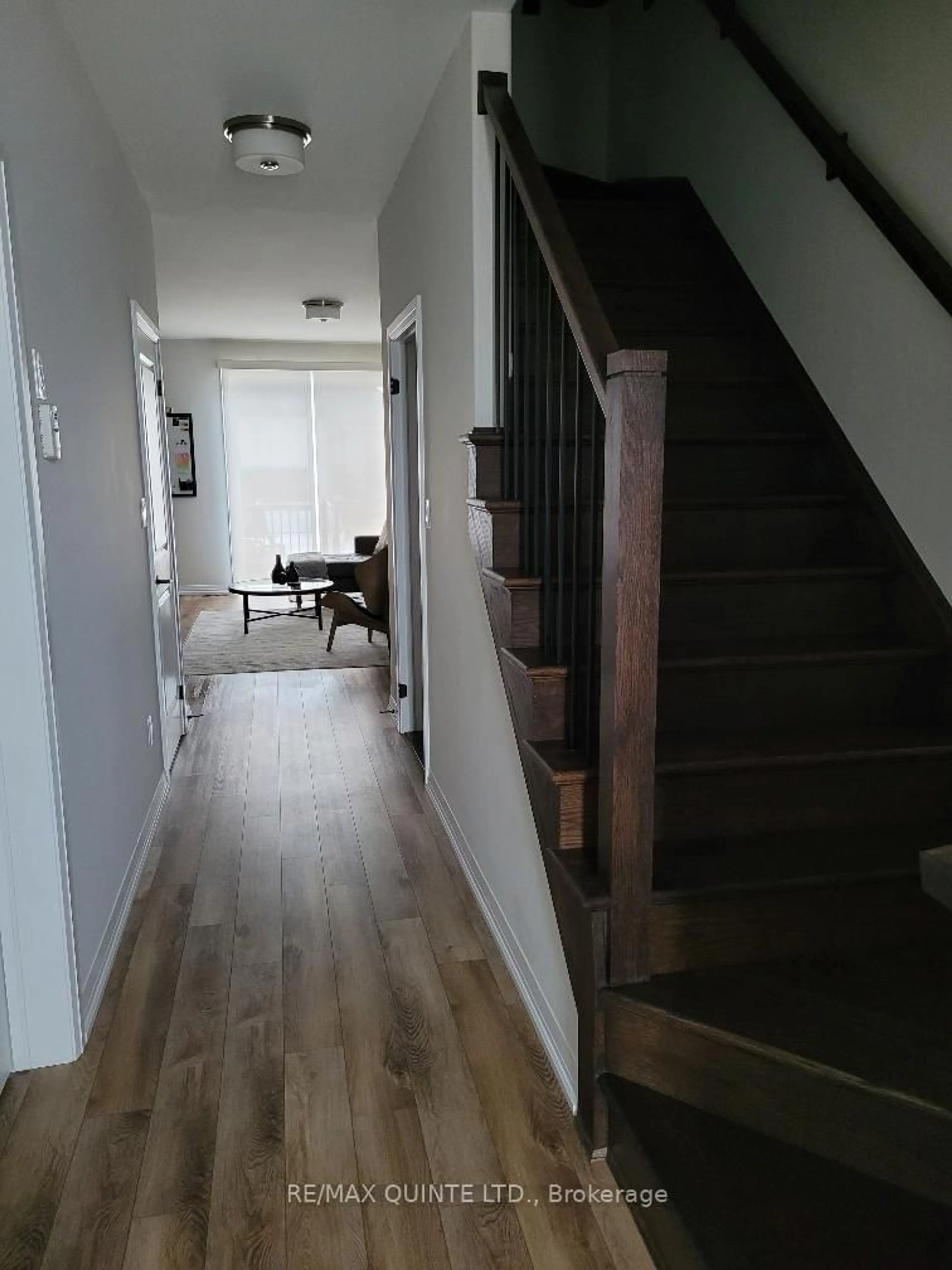 Indoor foyer for 80 Marsh Ave #10, Peterborough Ontario K9M 0J5