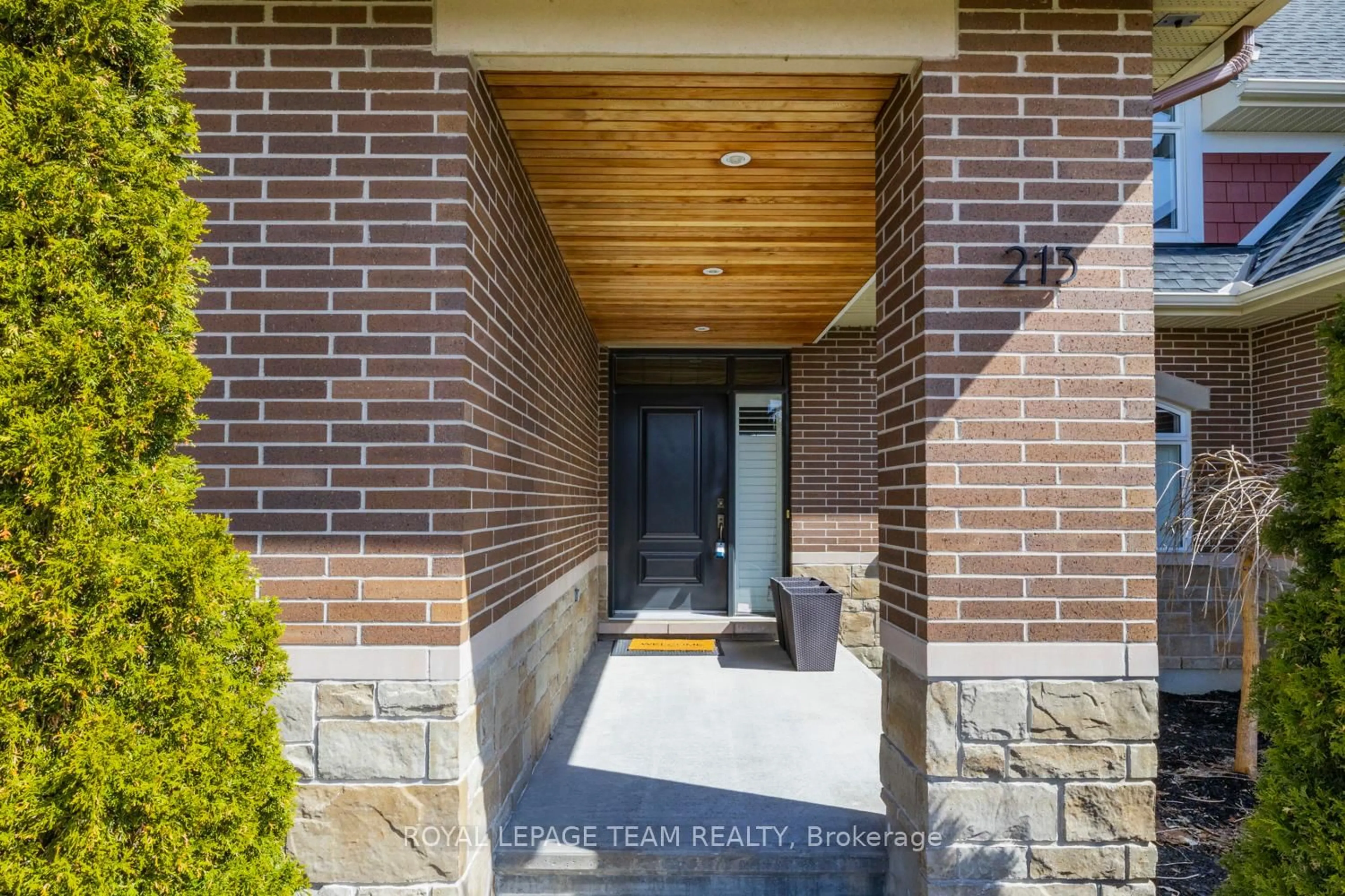 Indoor entryway for 213 CABRELLE Pl, Ottawa Ontario K4M 0A9