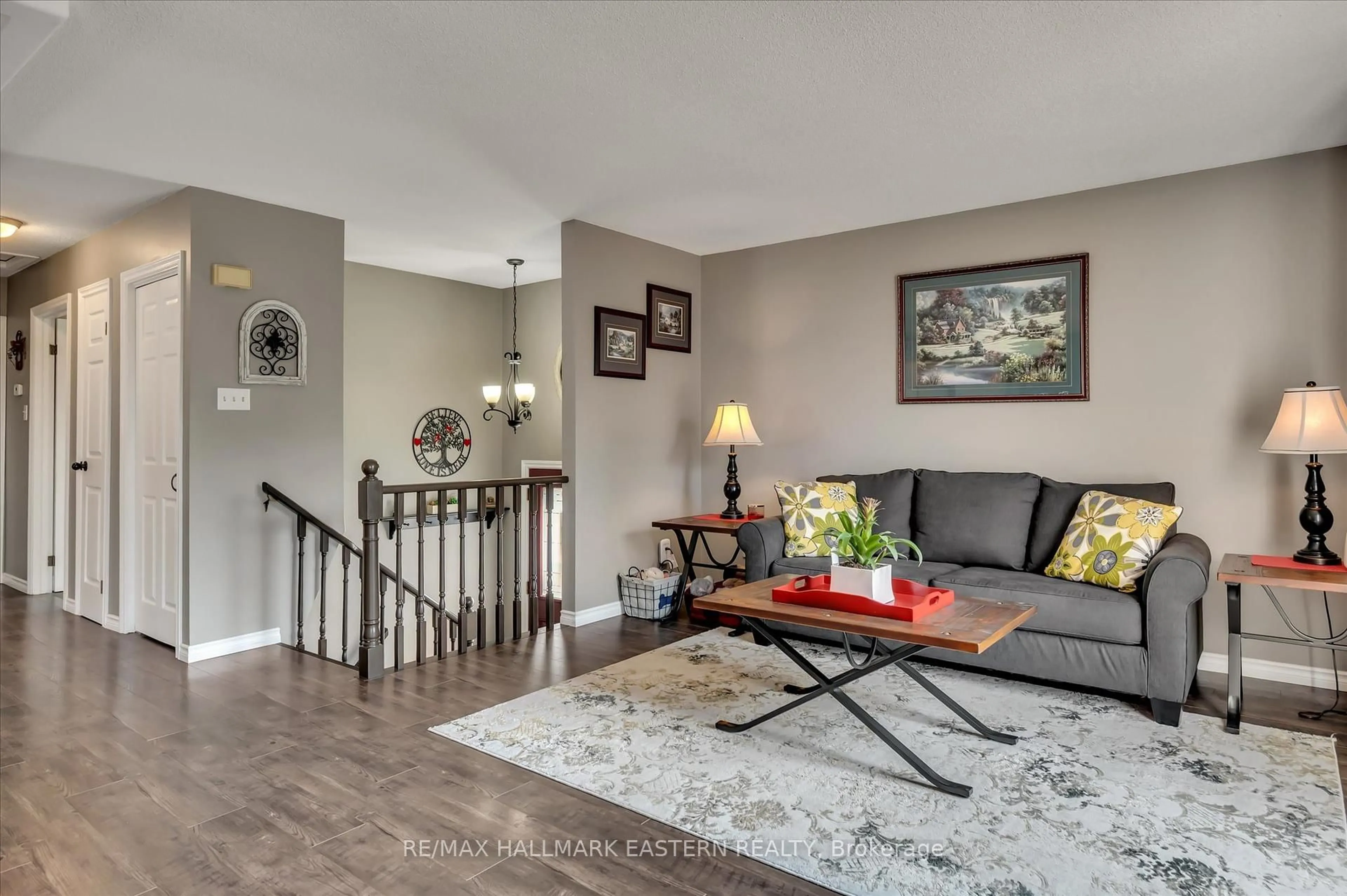Living room with furniture, unknown for 2574 Foxmeadow Rd, Peterborough Ontario K9L 1X2