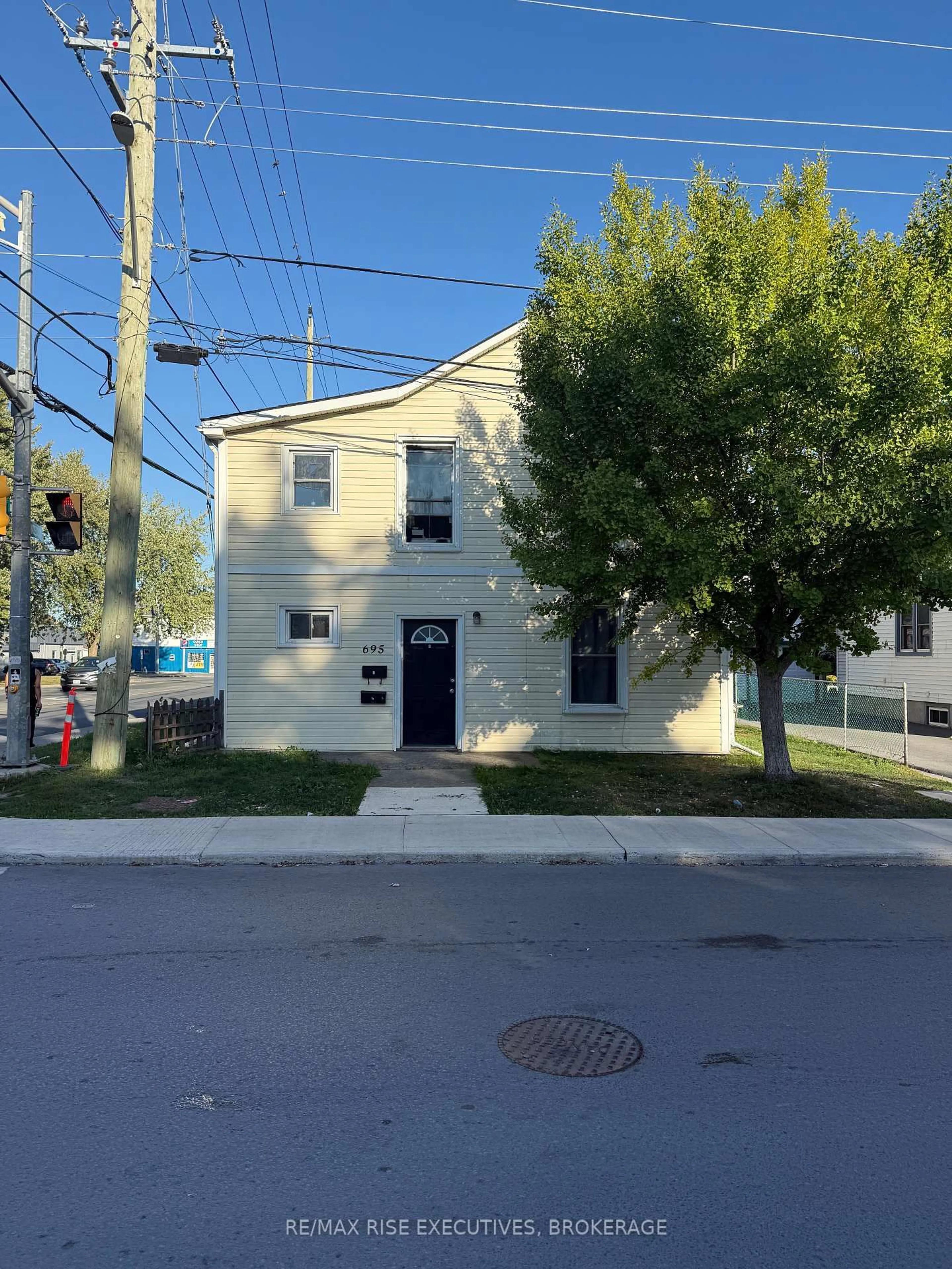 Unknown for 695 Victoria St, Kingston Ontario K7K 4S6
