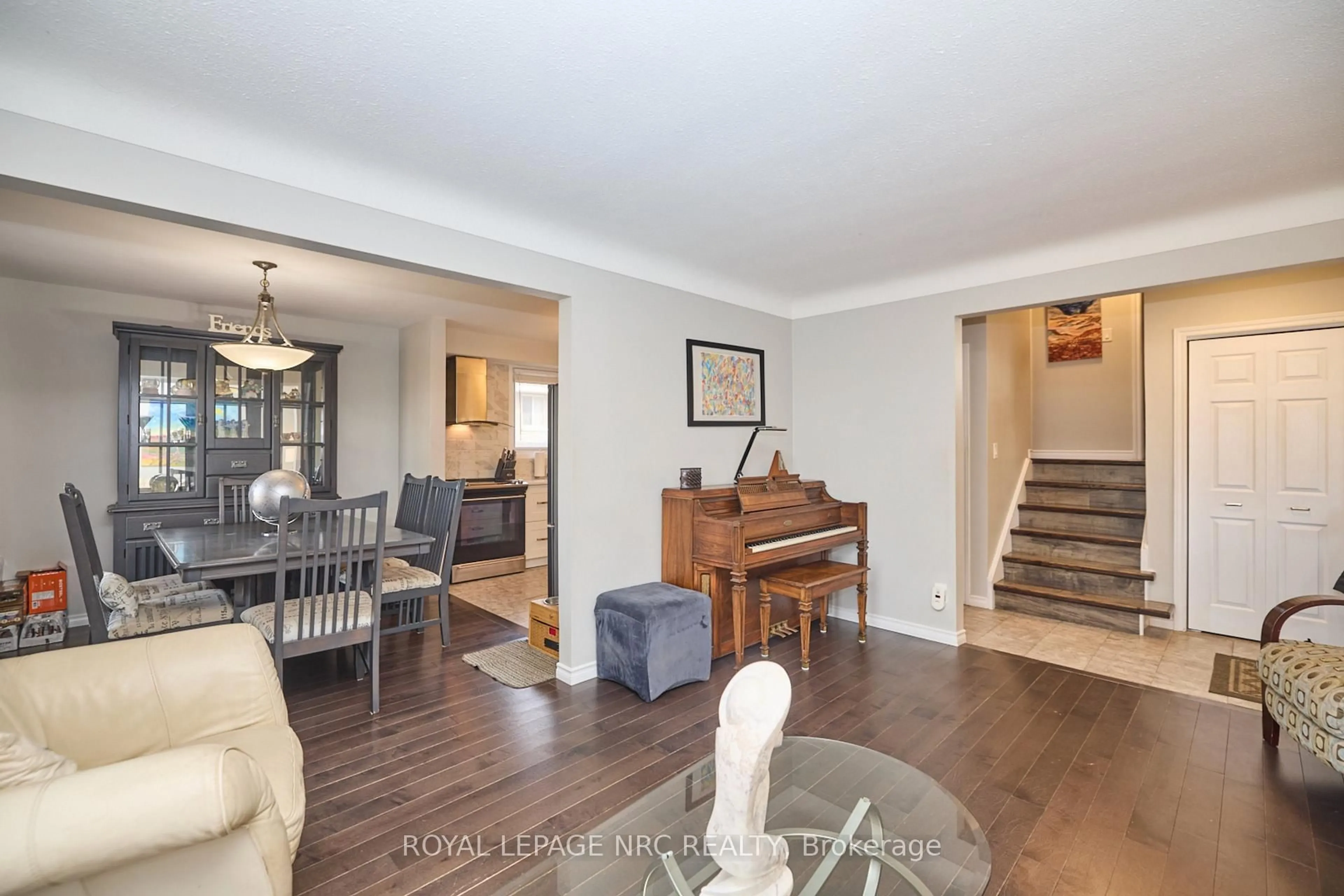 Living room with furniture, wood/laminate floor for 28 Ramsey St, St. Catharines Ontario L2N 2K1