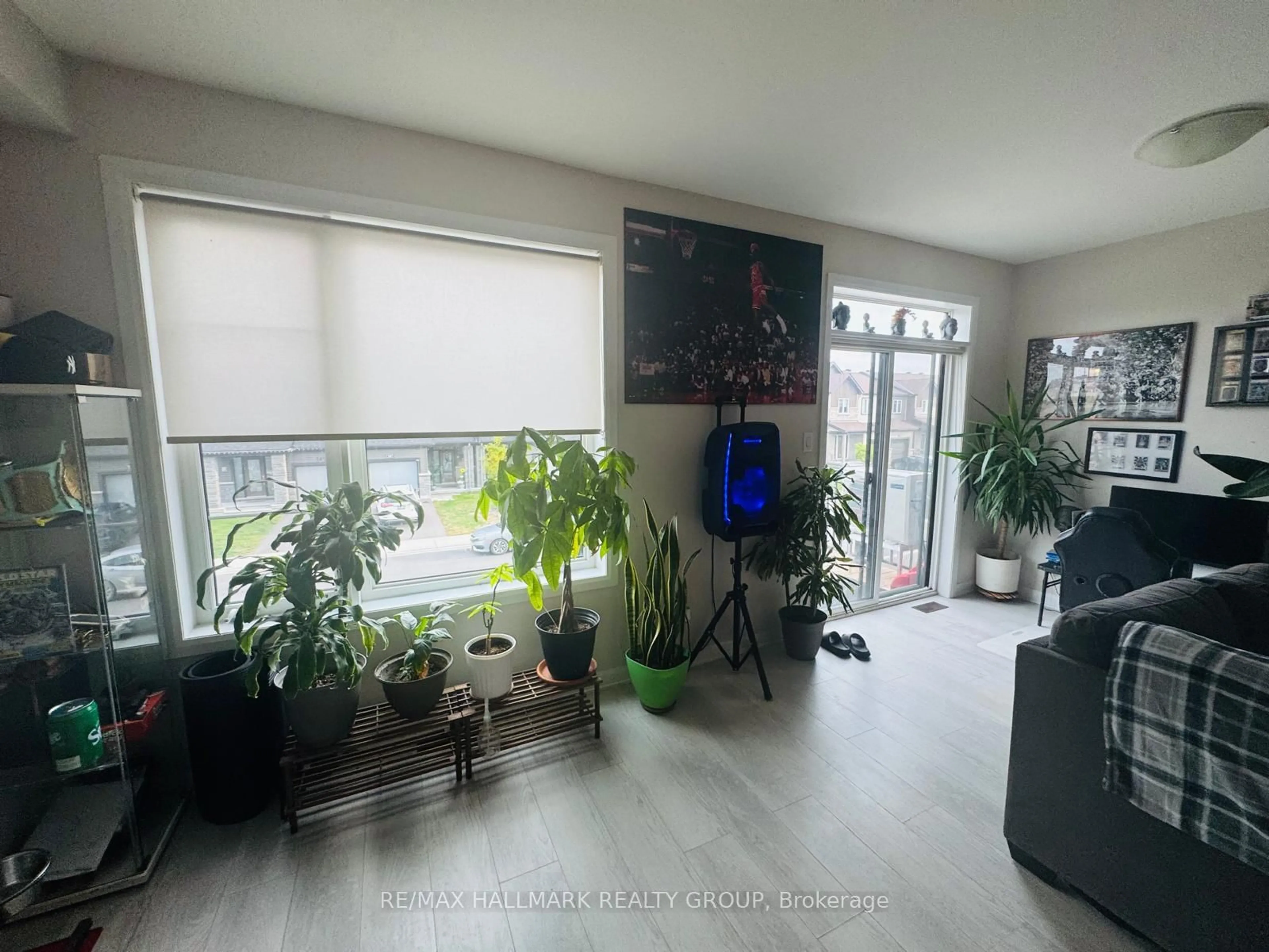 A pic of a room for 348 Raheen Court Ottawa Crct, Ottawa Ontario K2C 3H2