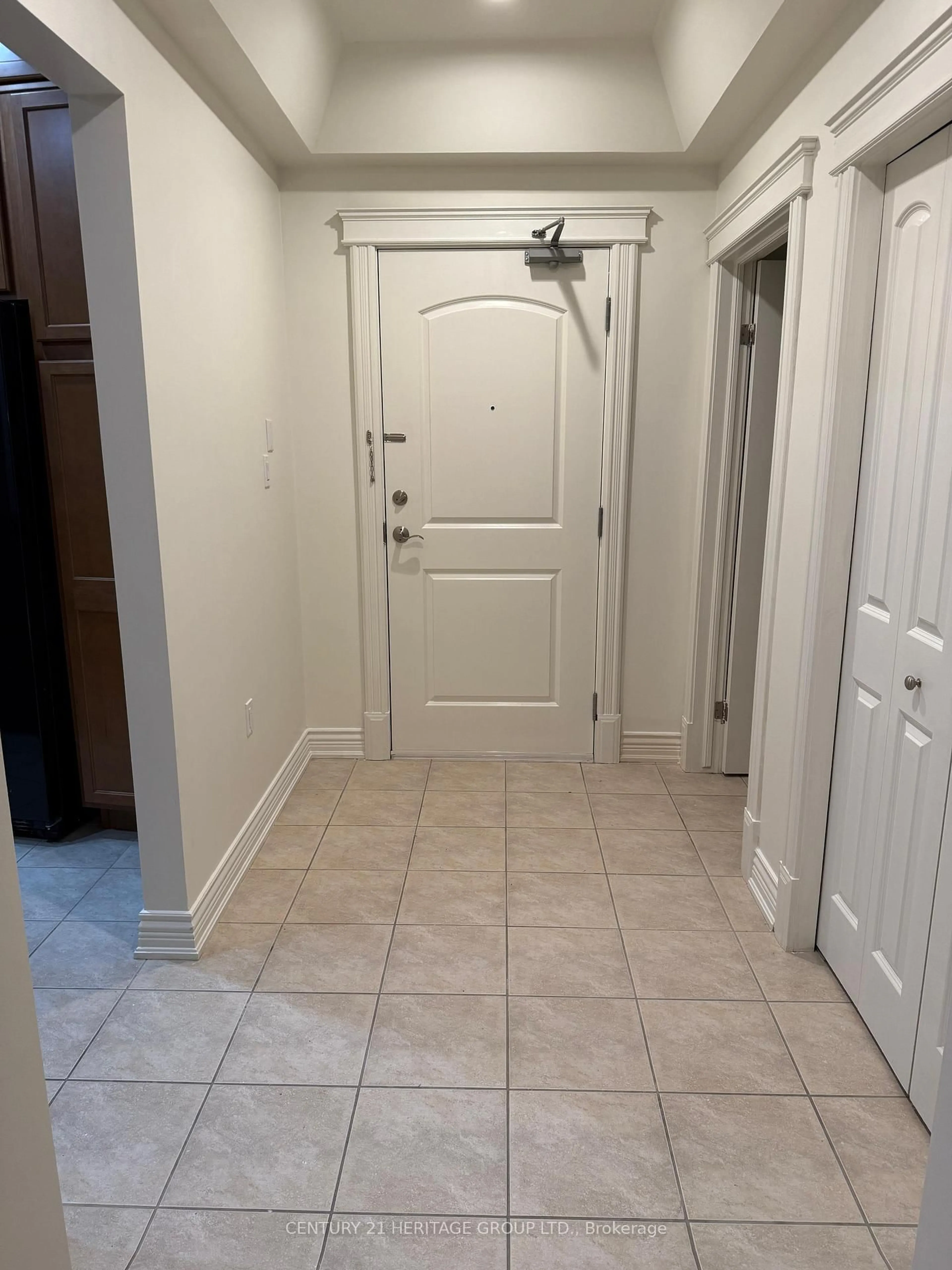 Indoor entryway for 1225 Riverside Dr #305, Windsor Ontario N9A 0A2