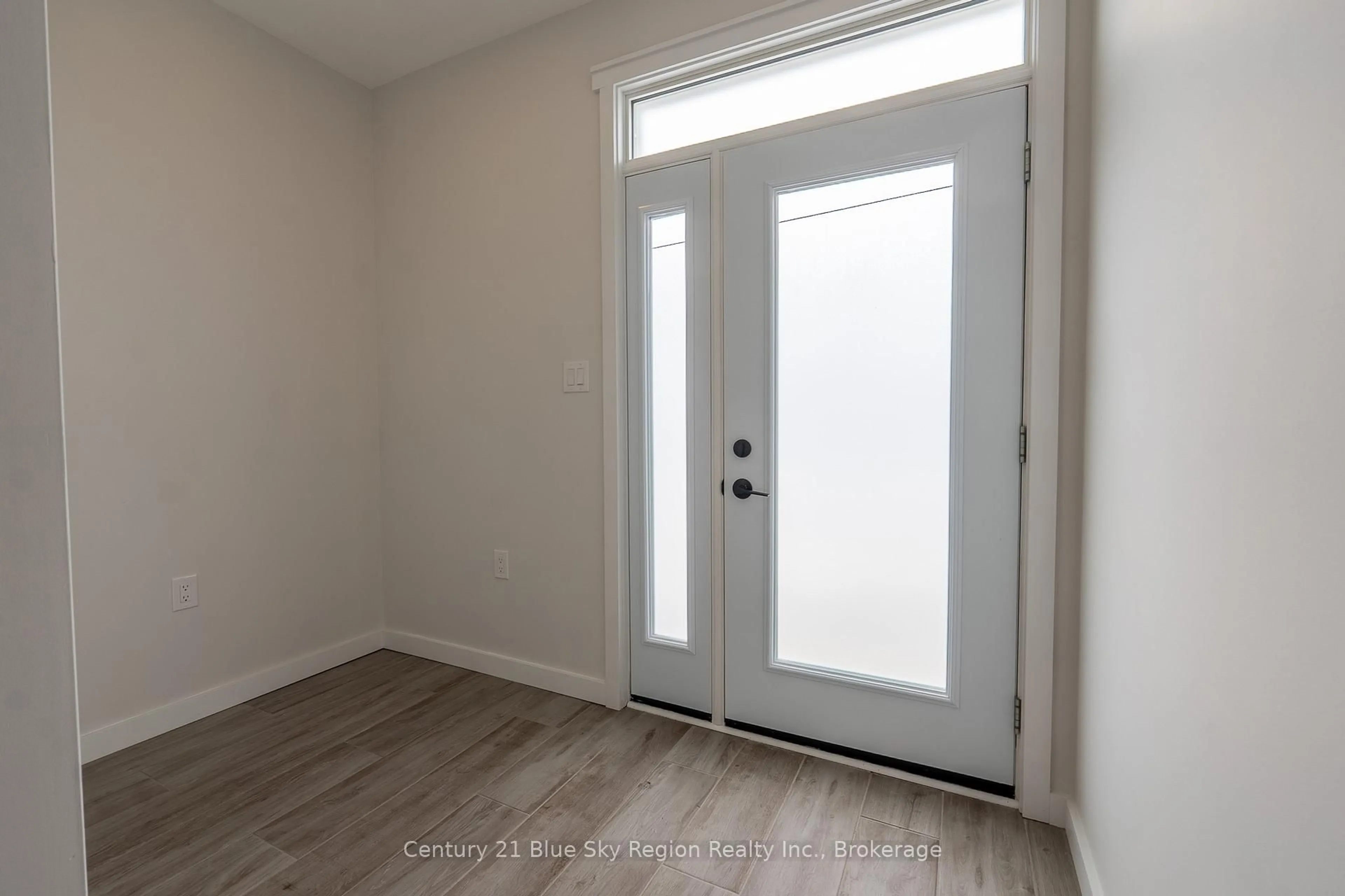 Indoor entryway for 16 Birch St, Powassan Ontario P0H 1Z0