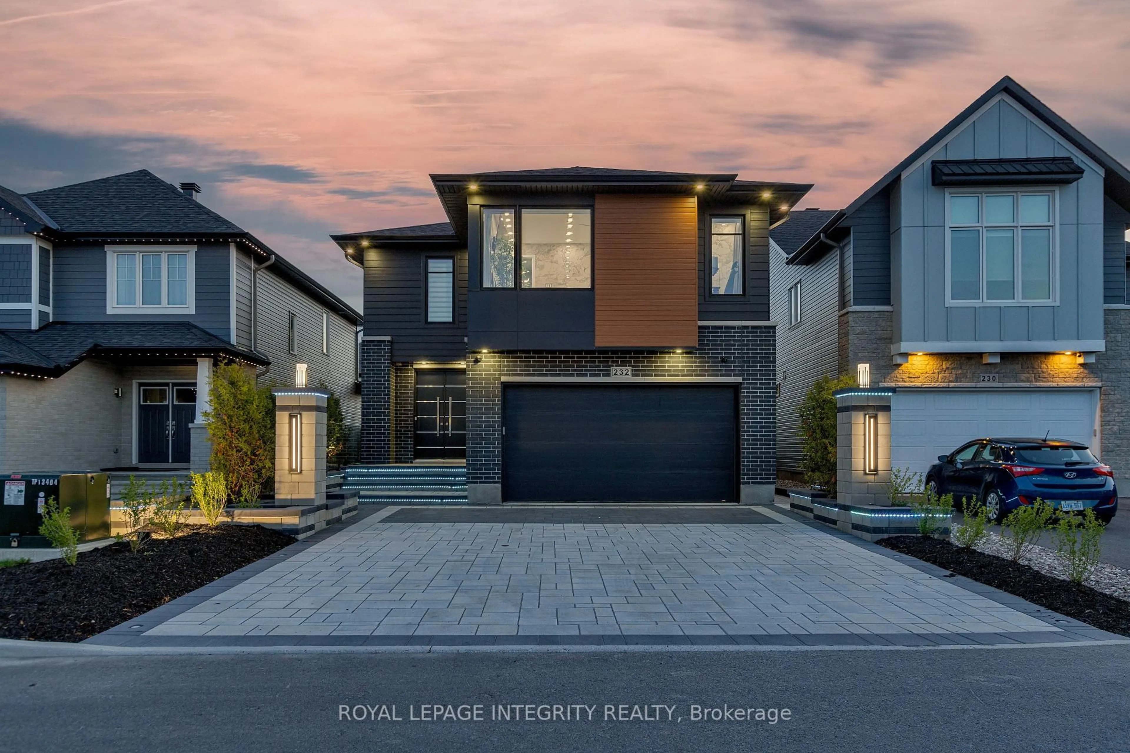 Home with vinyl exterior material, street for 232 Condado Cres, Stittsville Ontario K2V 0P3