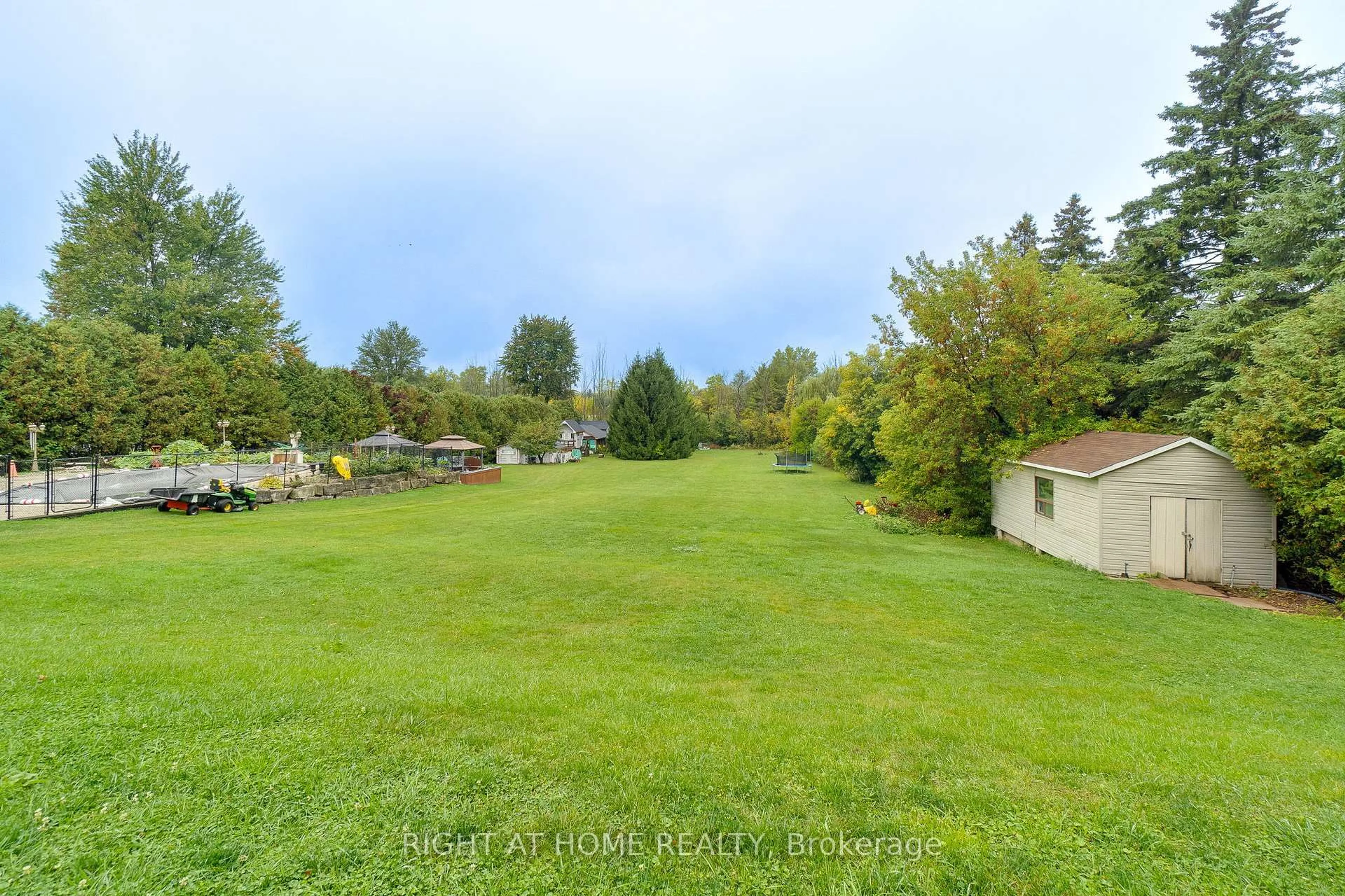 A pic from outside/outdoor area/front of a property/back of a property/a pic from drone, forest/trees view for 435 Parkside Dr, Hamilton Ontario L8B 0Y6